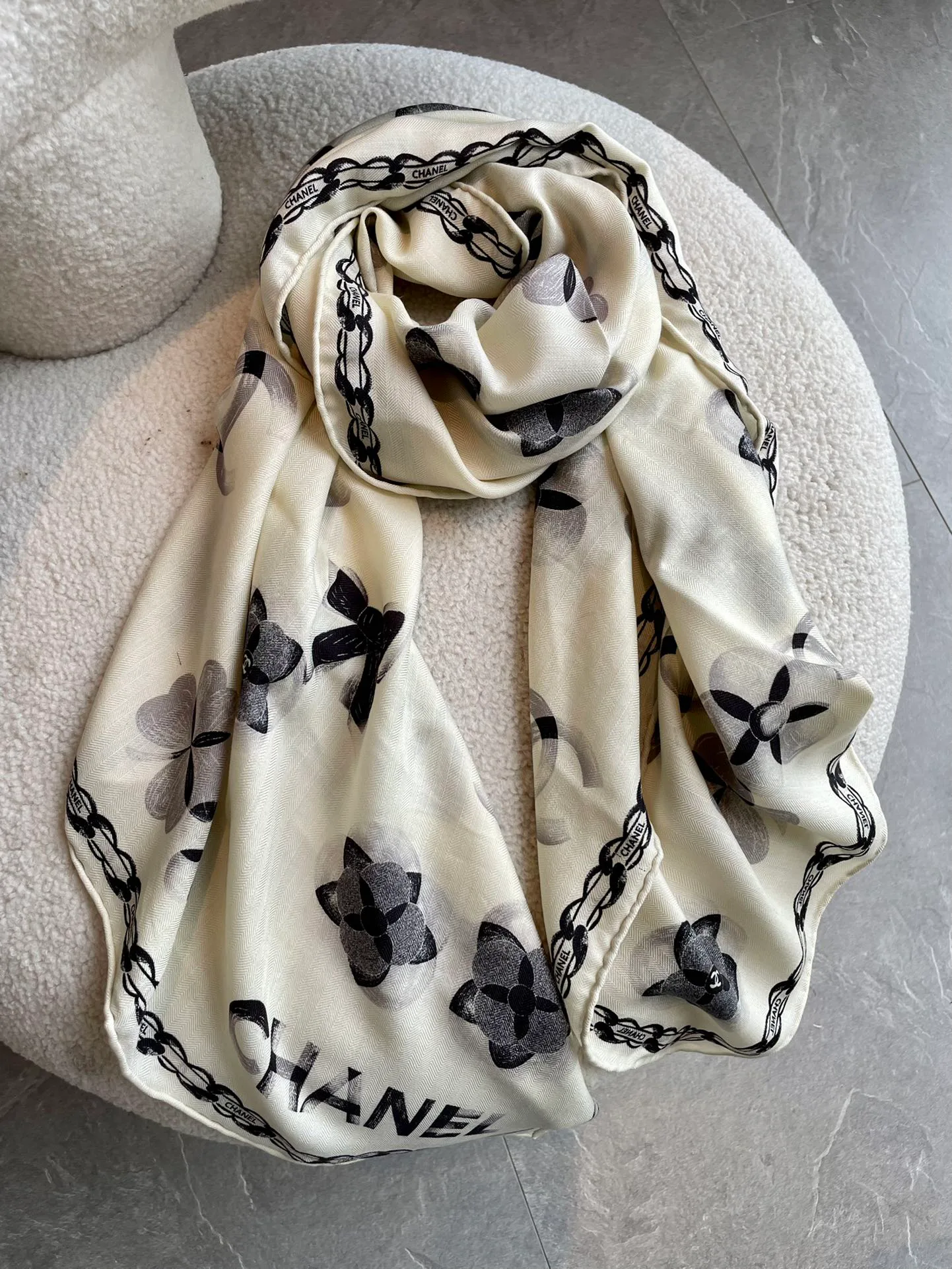 Шарфы Chanel 12468870