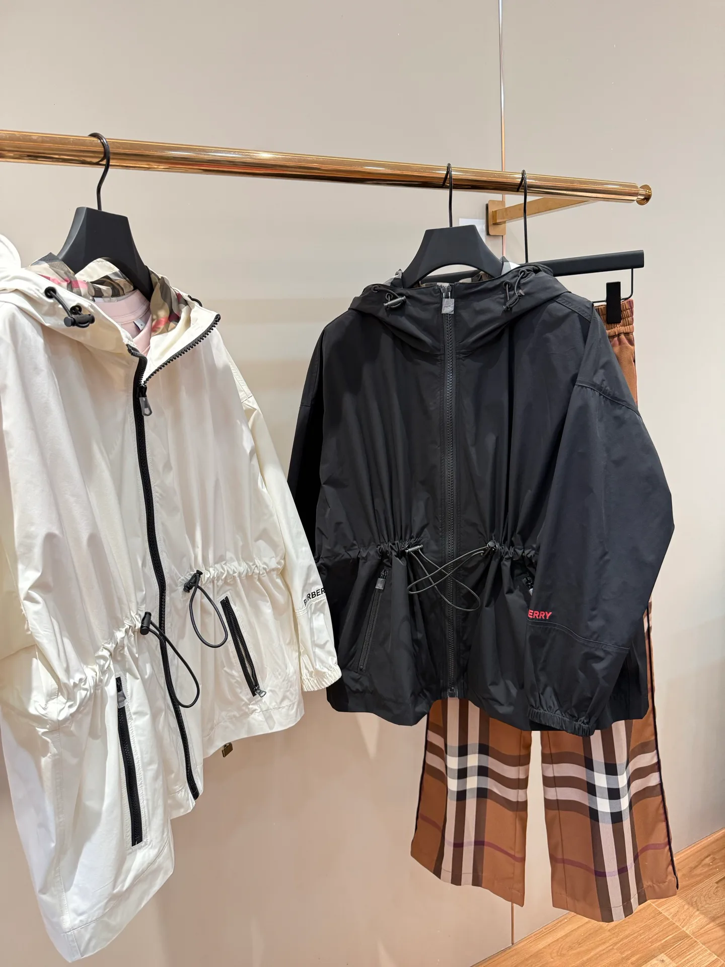Куртки И Пуховики Женские Burberry 17889944
