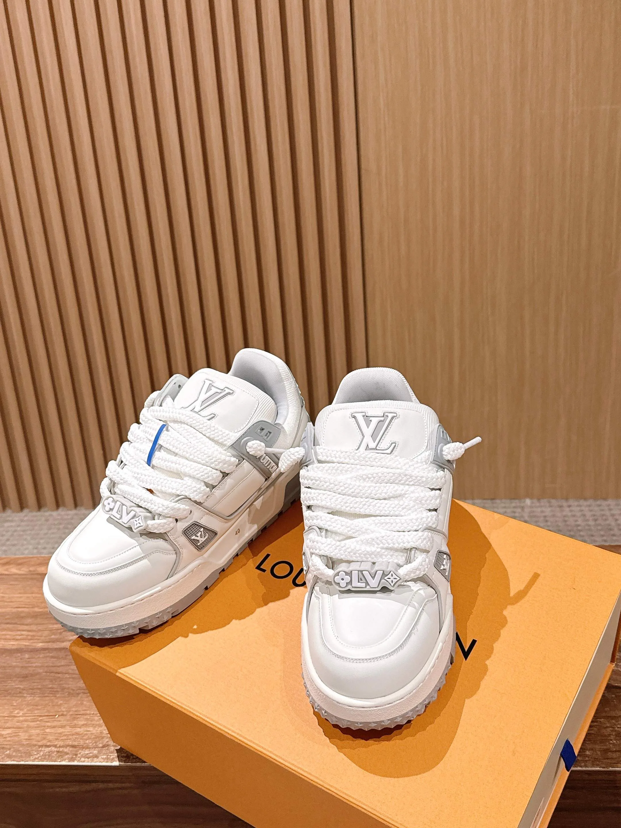 Кроссовки Женские Louis Vuitton 4269603