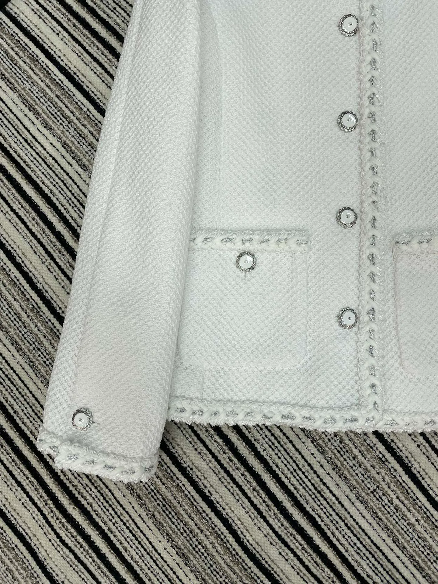 Куртки И Пуховики Женские Chanel 1023960