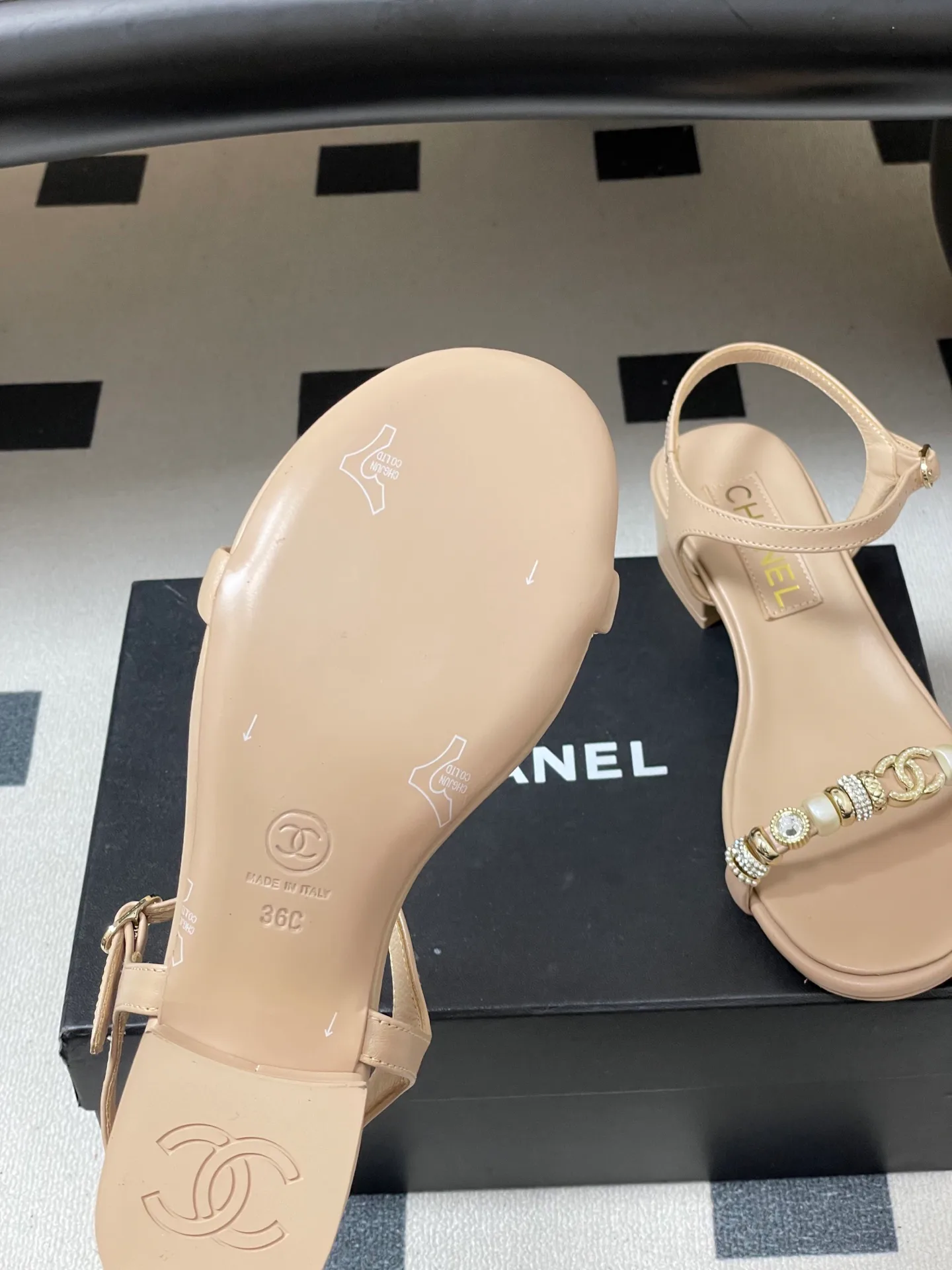 Босоножки Женские Chanel 11682239