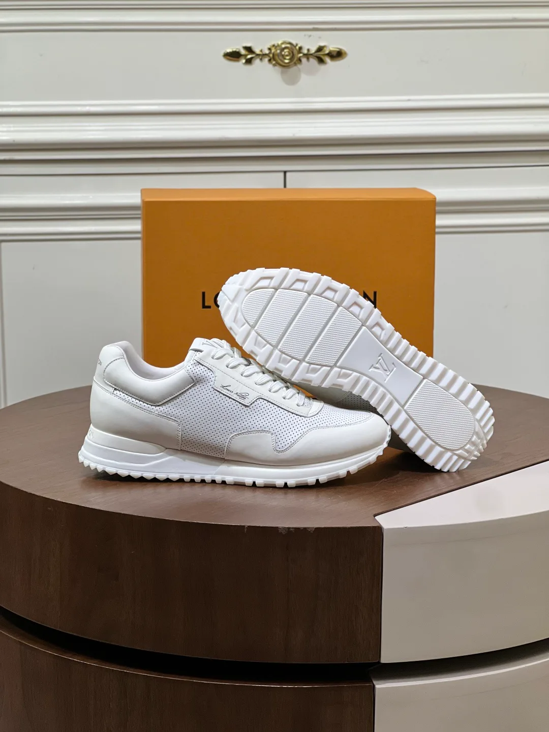 Кроссовки Мужские Louis Vuitton 18039350
