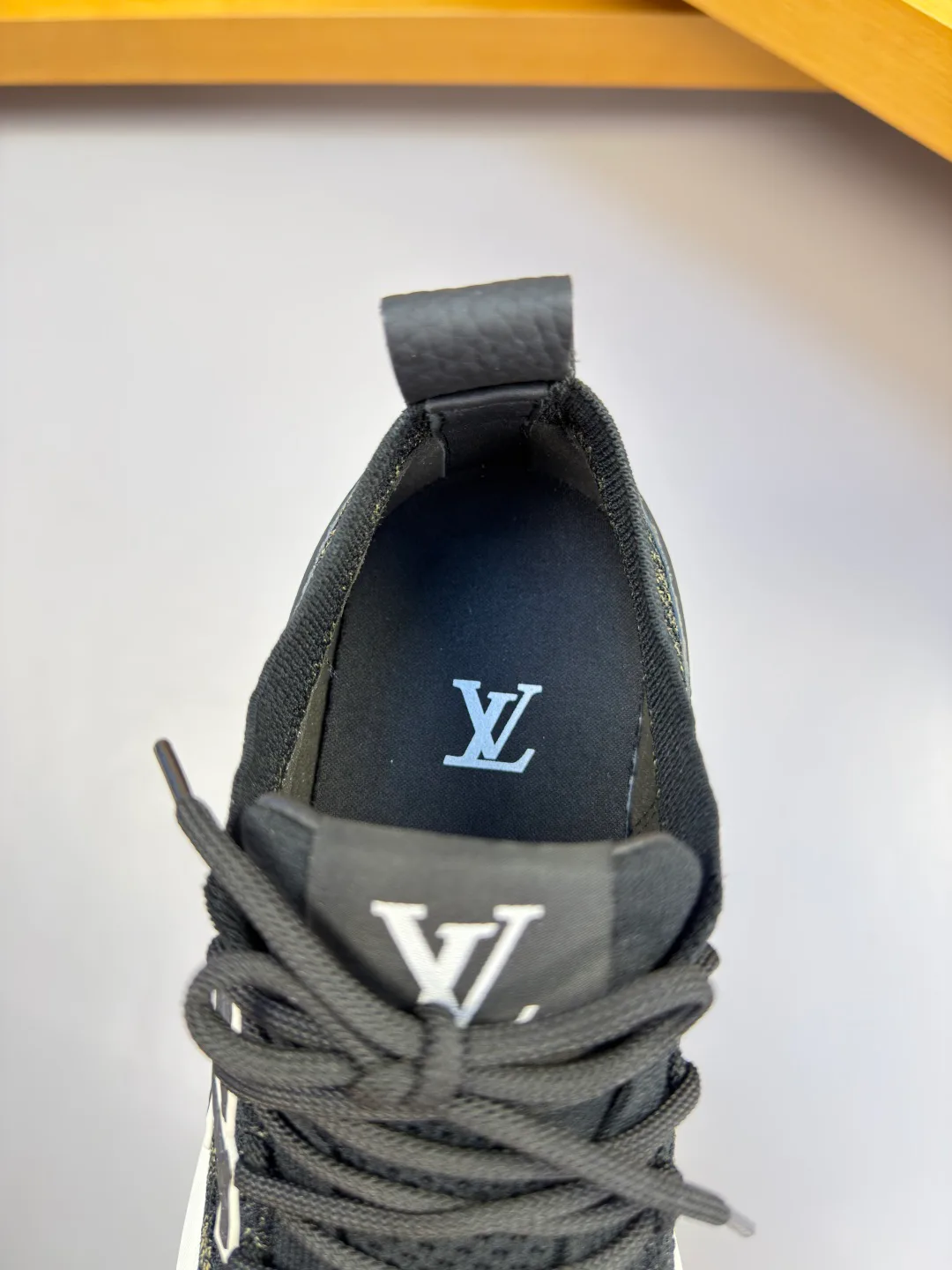 Кроссовки Мужские Louis Vuitton 18142545