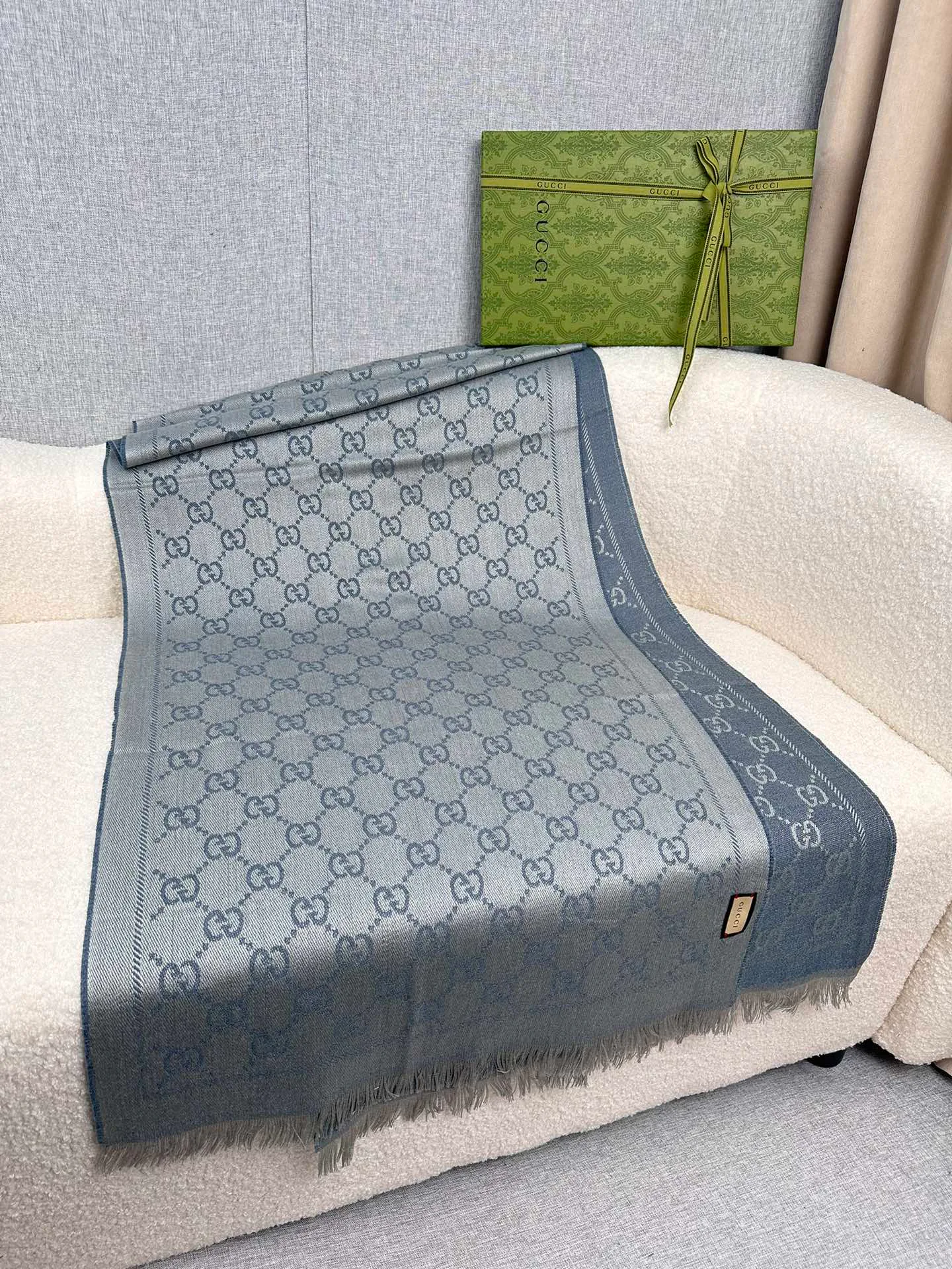 Шарфы Gucci 752750