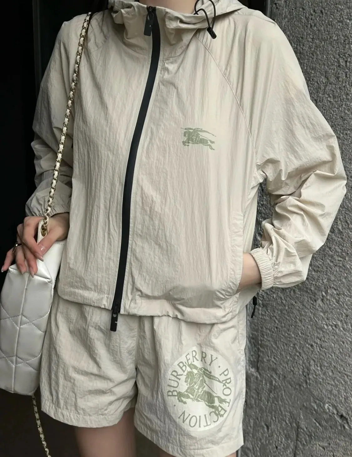 Куртки И Пуховики Женские Burberry 11224937