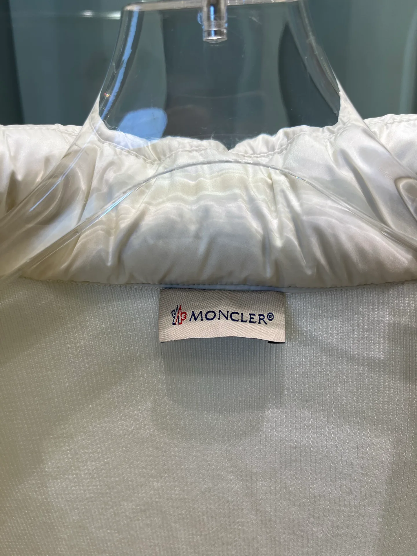 Куртки И Пуховики Женские Moncler 18204180