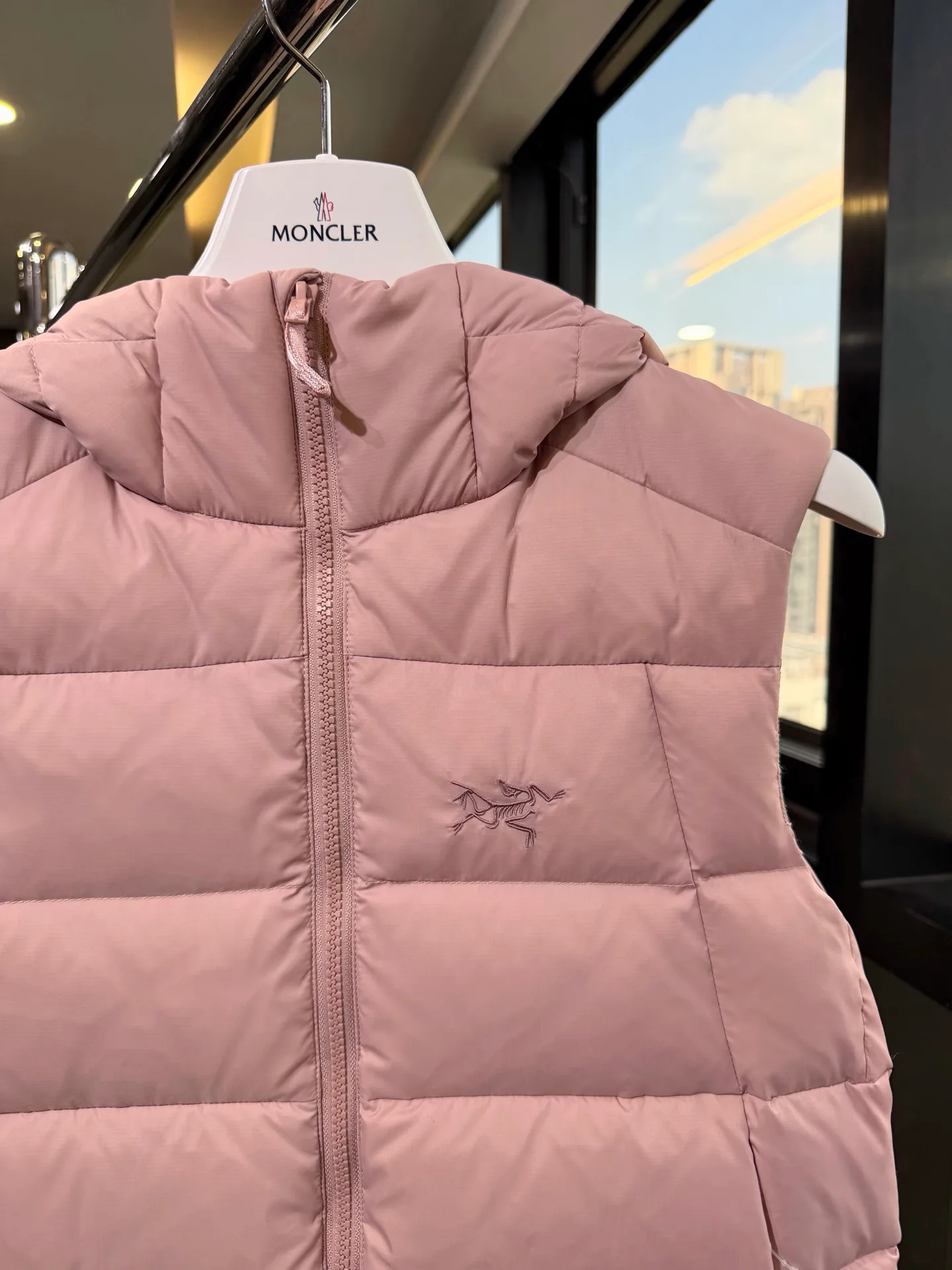 Куртки И Пуховики Женские Arcteryx 18725302