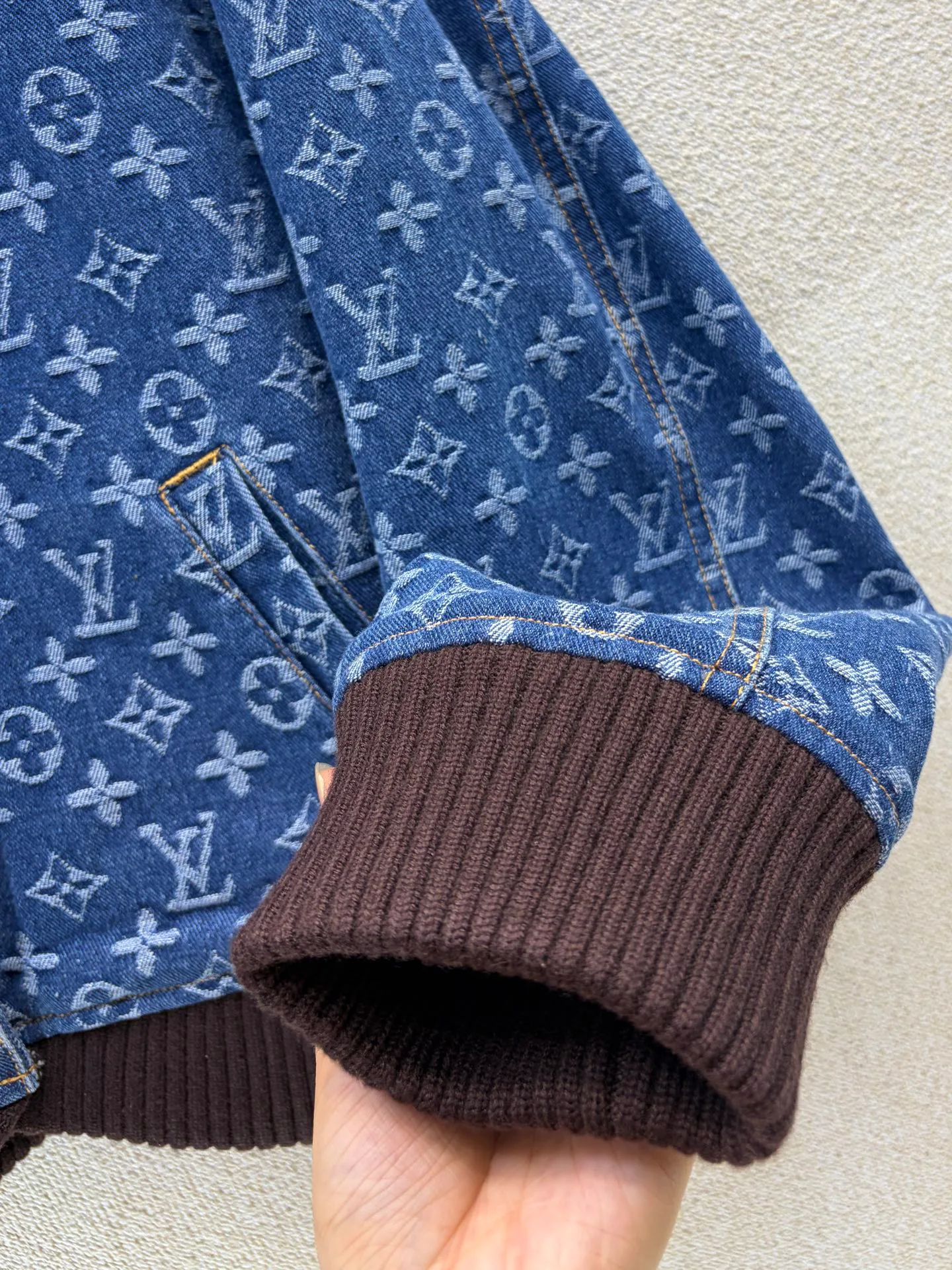 Куртки И Пуховики Женские Louis Vuitton 18506574
