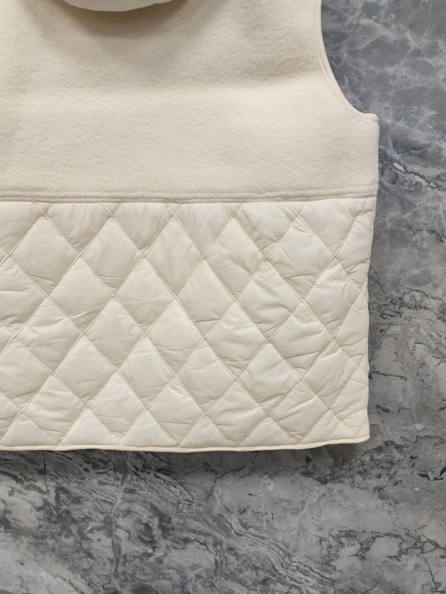 Жилеты Женские Moncler 18743556