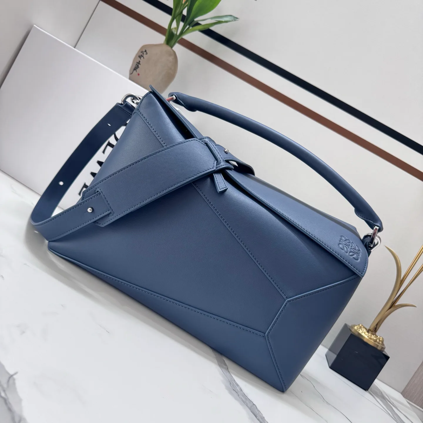 Классические Сумки Женские Loewe 18030370