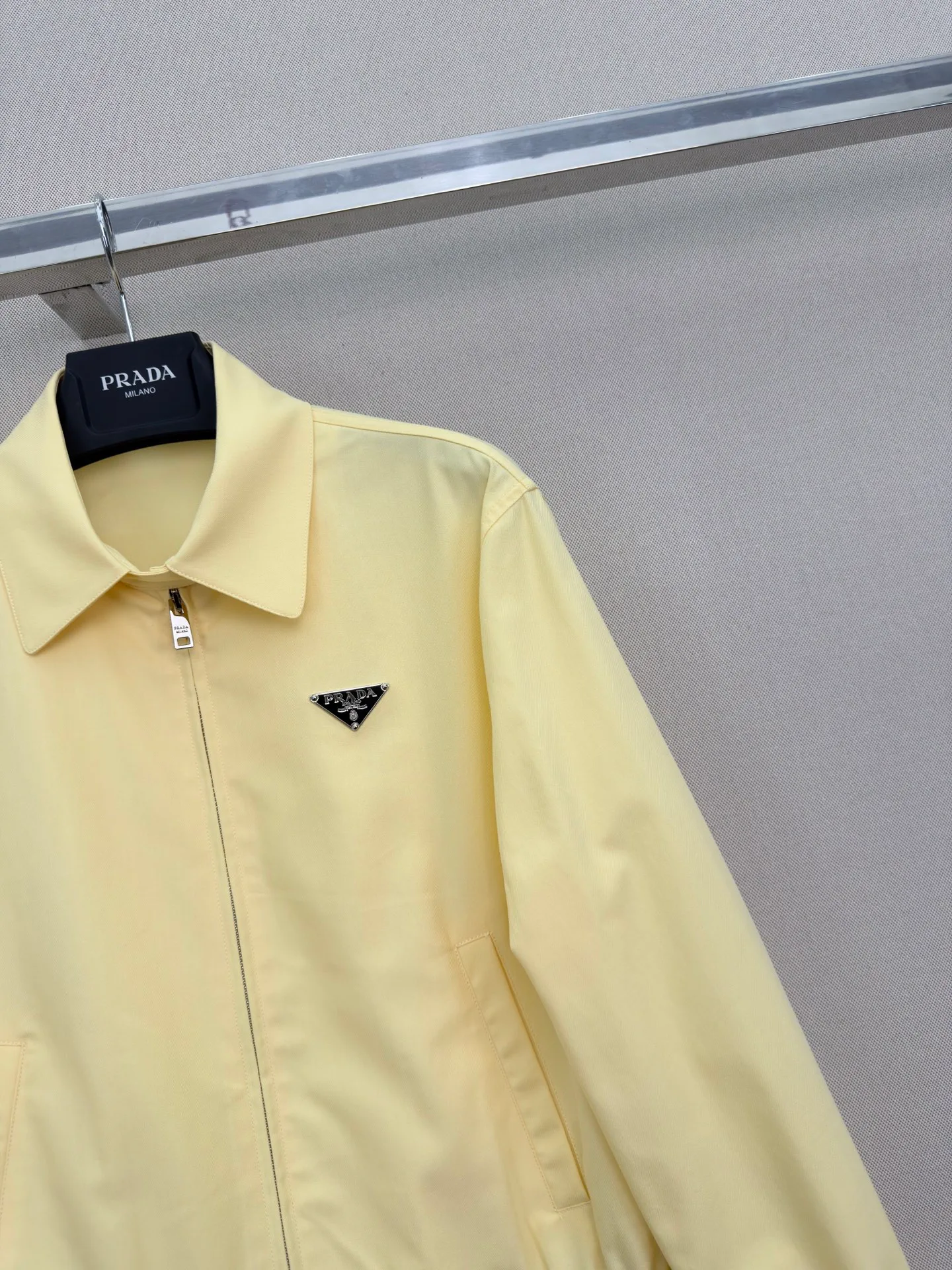 Куртки И Пуховики Женские Prada 18888263
