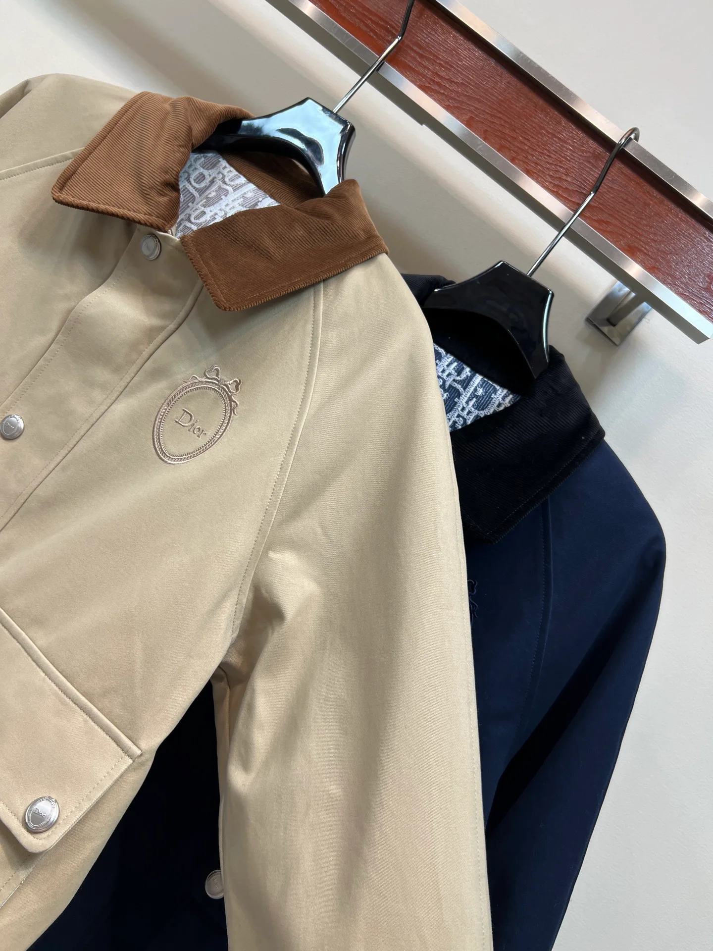 Куртки И Пуховики Женские Christian Dior 18302948