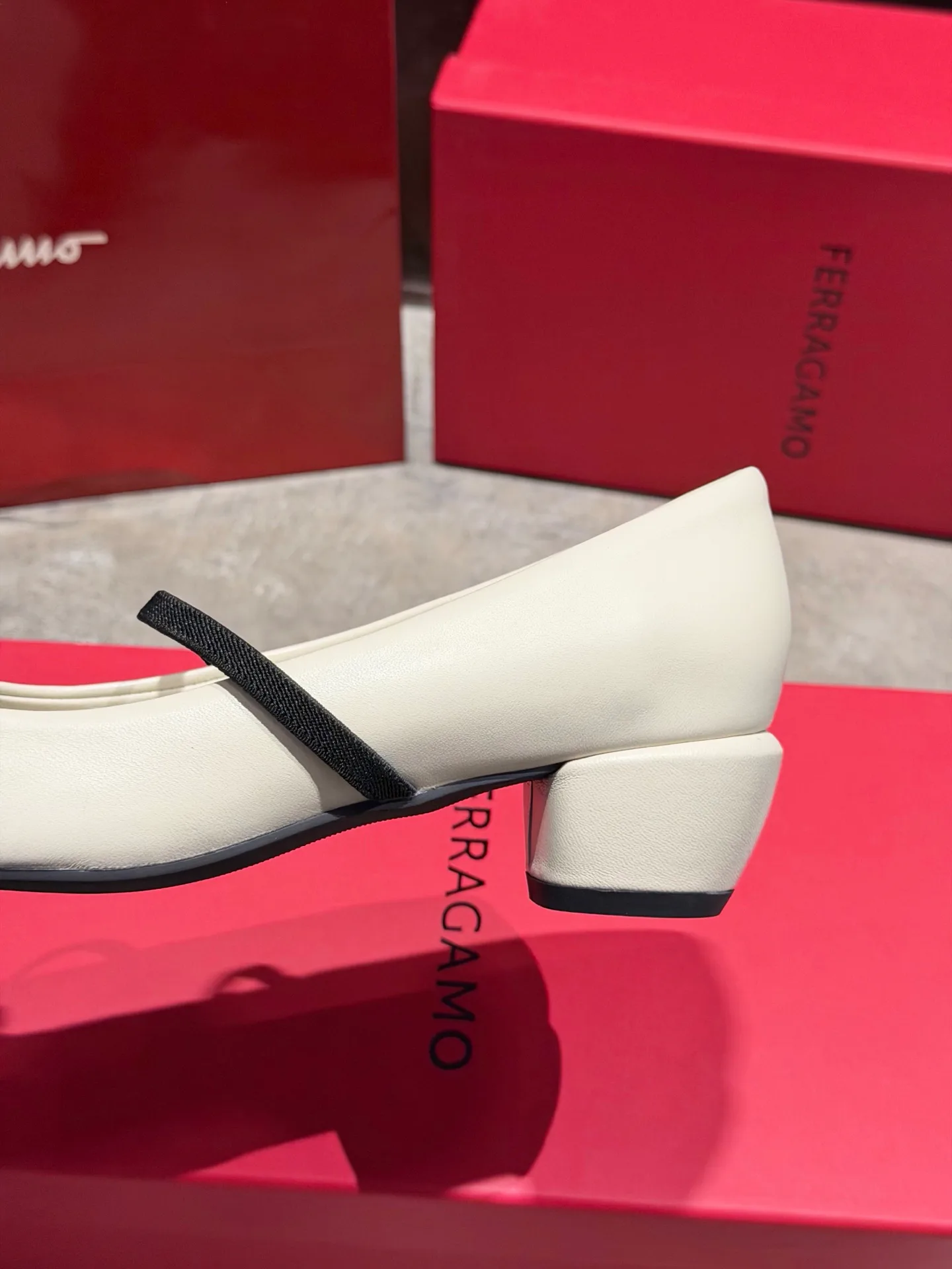 Туфли Женские Salvatore Ferragamo 17642553