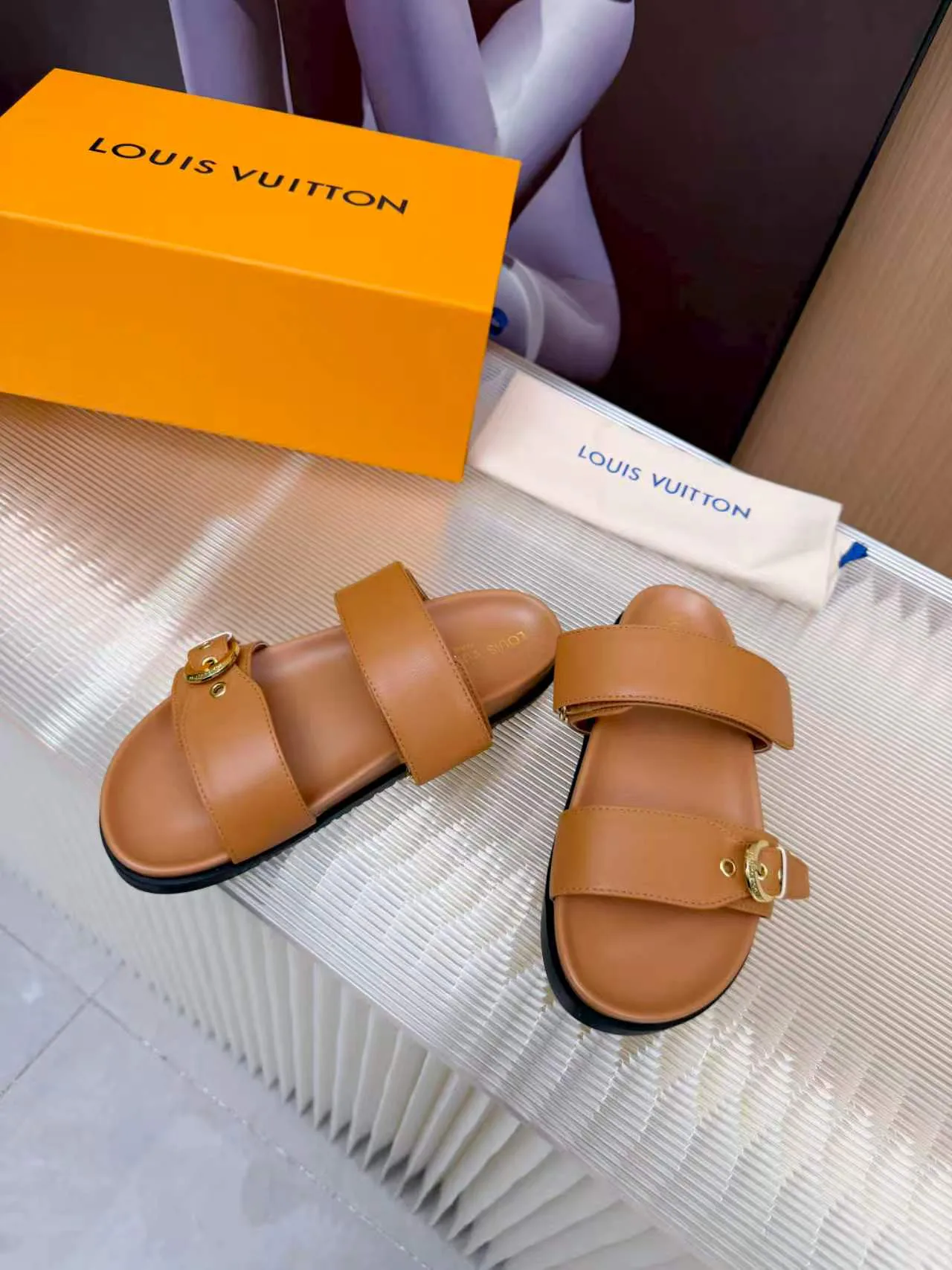 Шлепанцы Женские Louis Vuitton 11633027