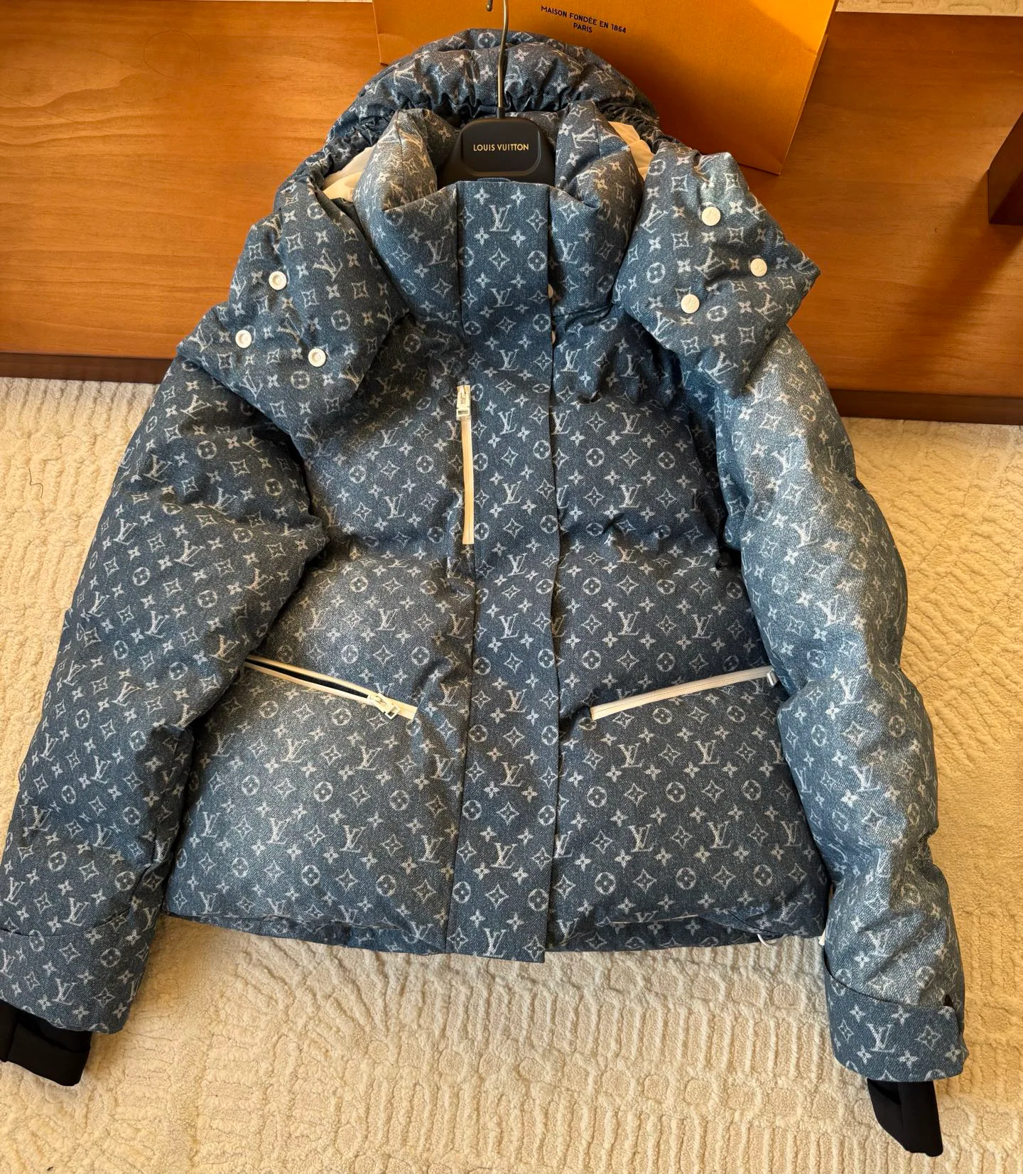 Куртки И Пуховики Женские Louis Vuitton 18046940