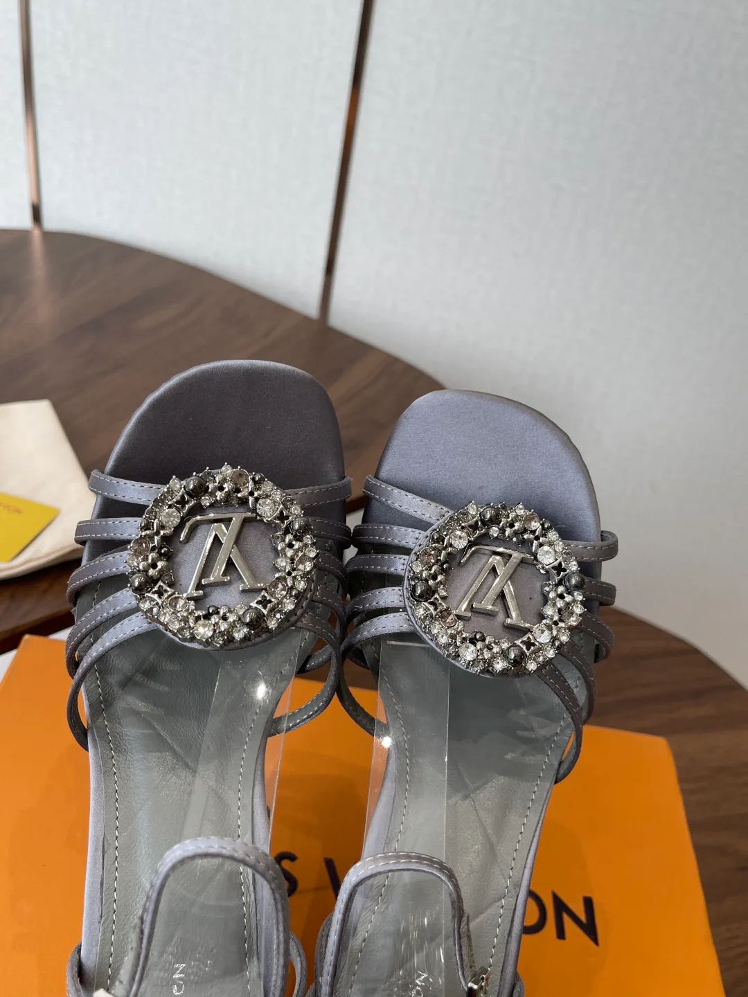 Босоножки Женские Louis Vuitton 11427937