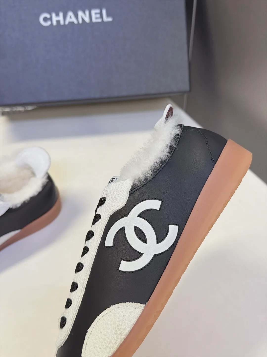 Кроссовки Женские Chanel 19108526