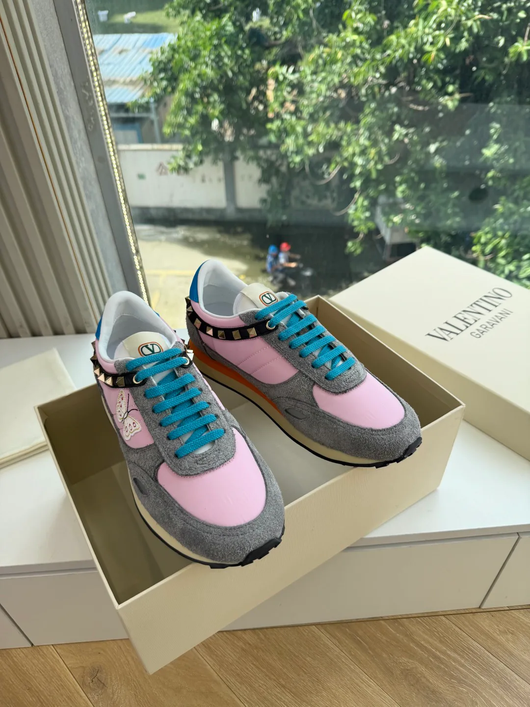 Кроссовки Женские Valentino 18053443