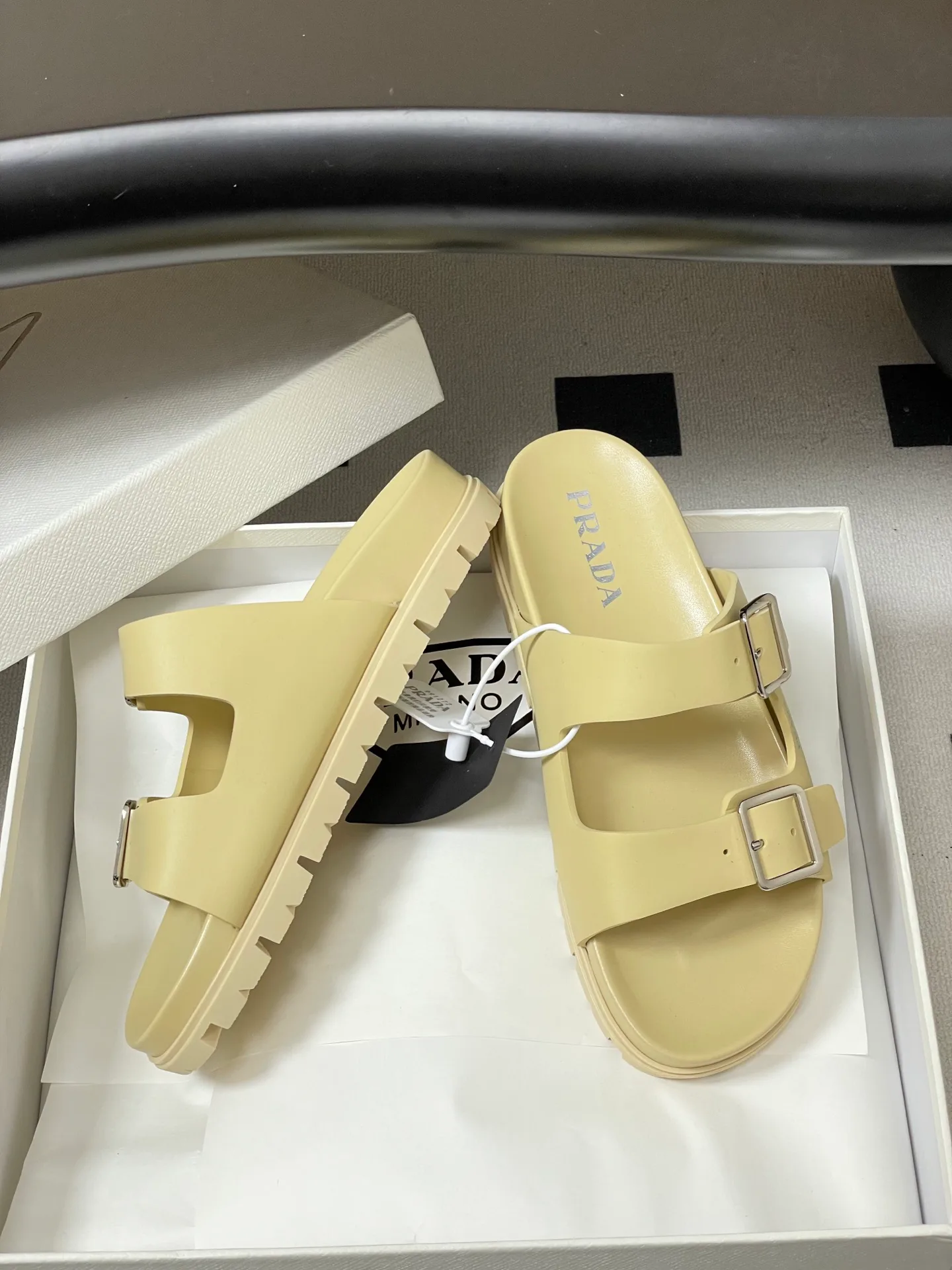Сандалии Женские Prada 10993989
