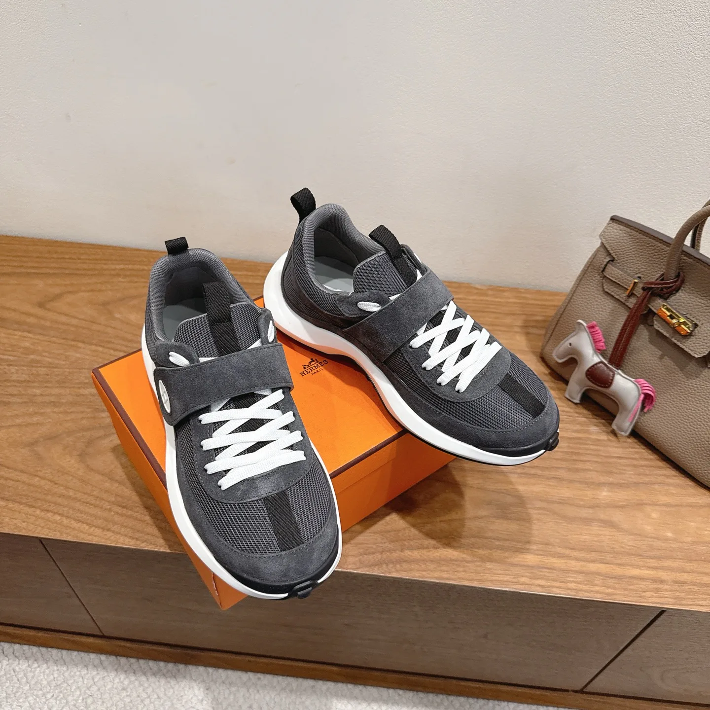 Кроссовки Женские Hermes 10189081