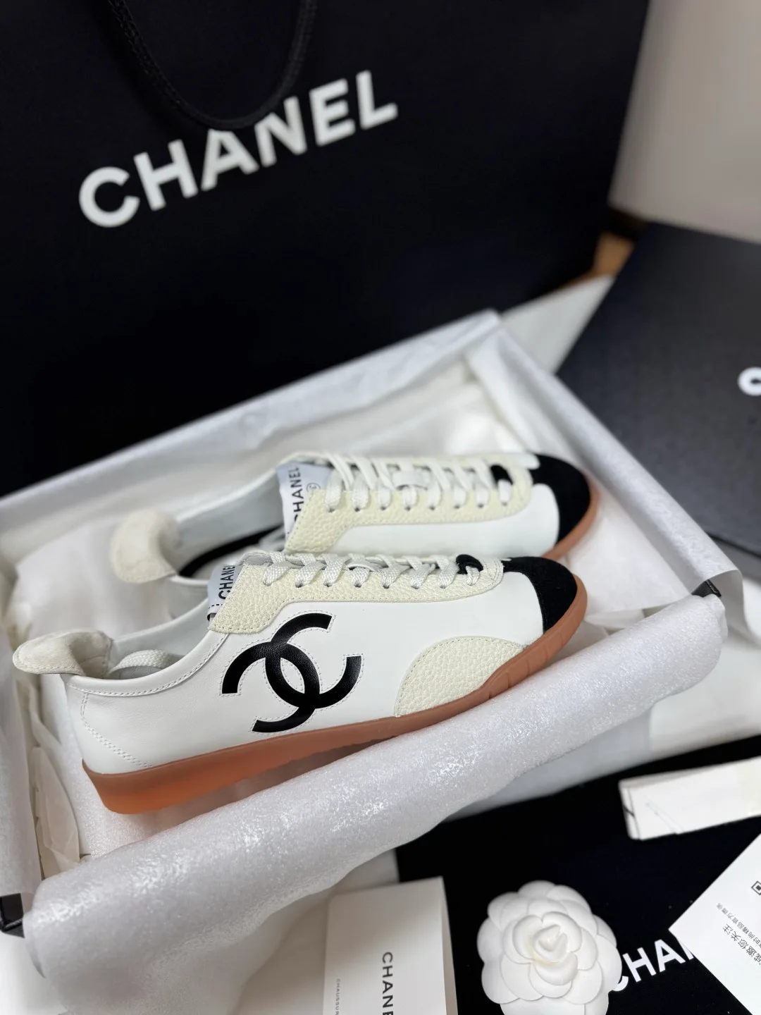 Кроссовки Женские Chanel 18223889