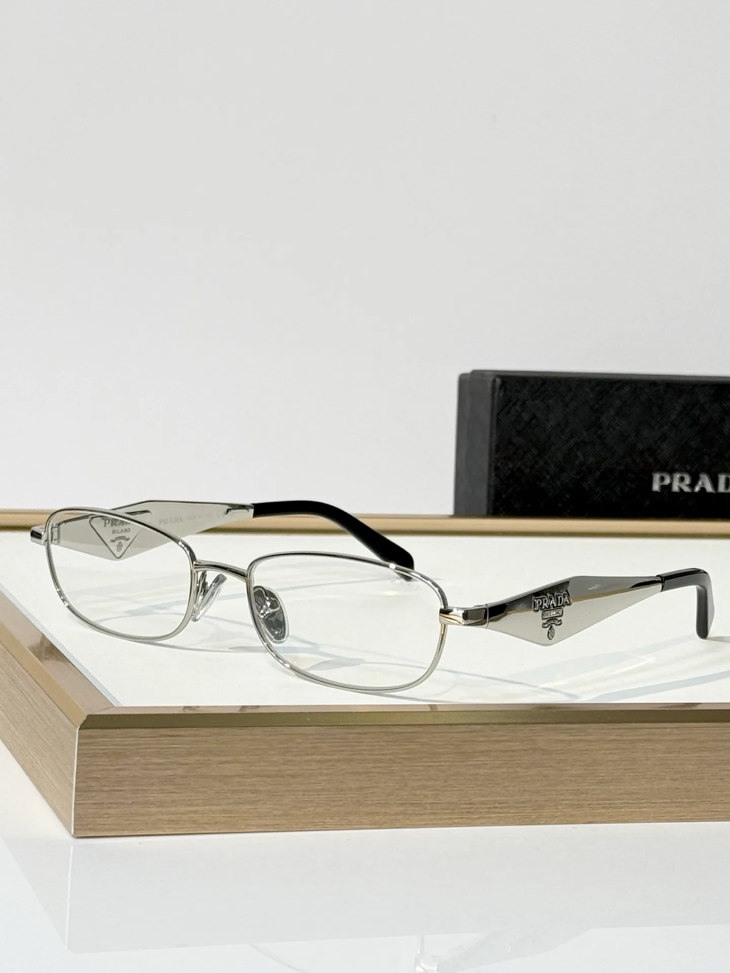 Очки Prada 18404815
