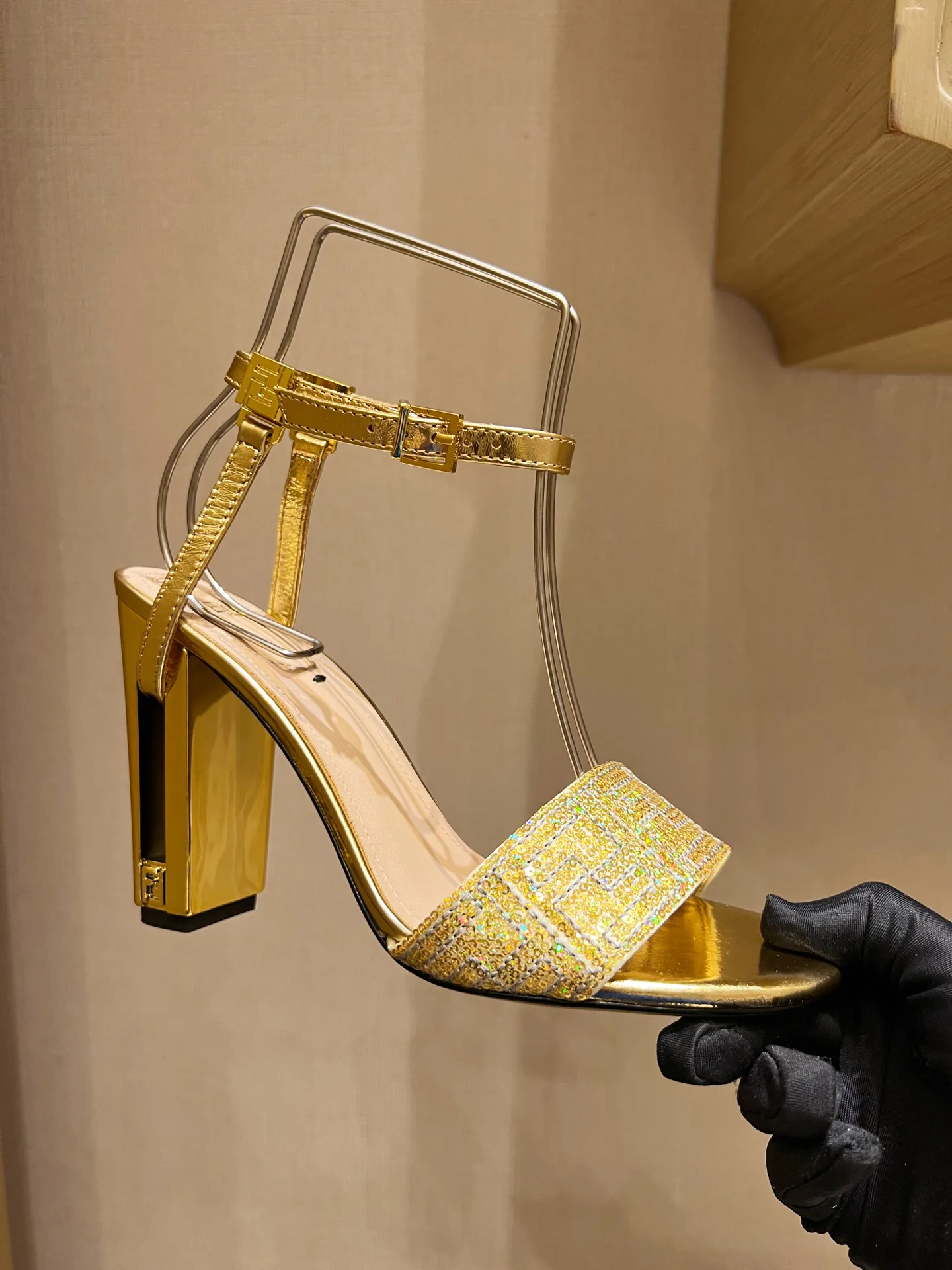 Босоножки Женские Fendi 9288996