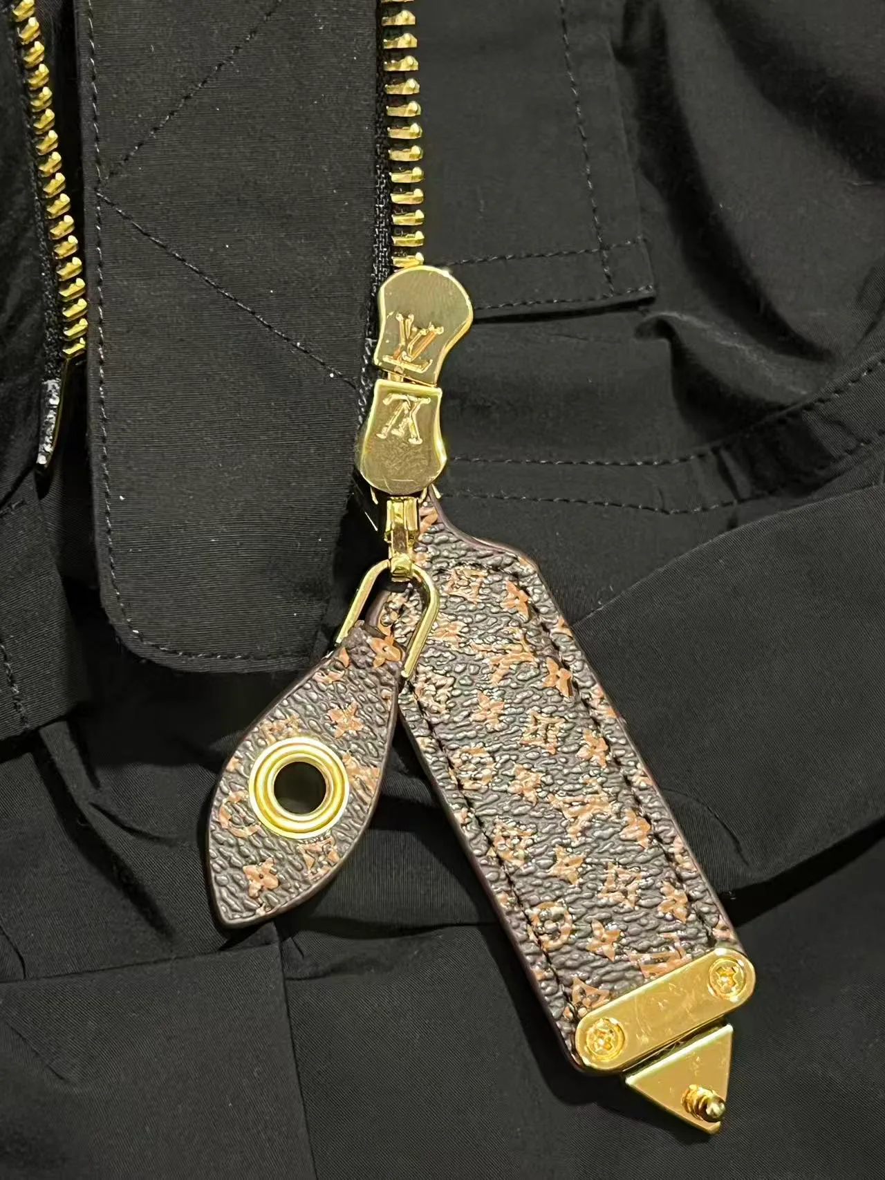 Куртки И Пуховики Женские Louis Vuitton 12857957