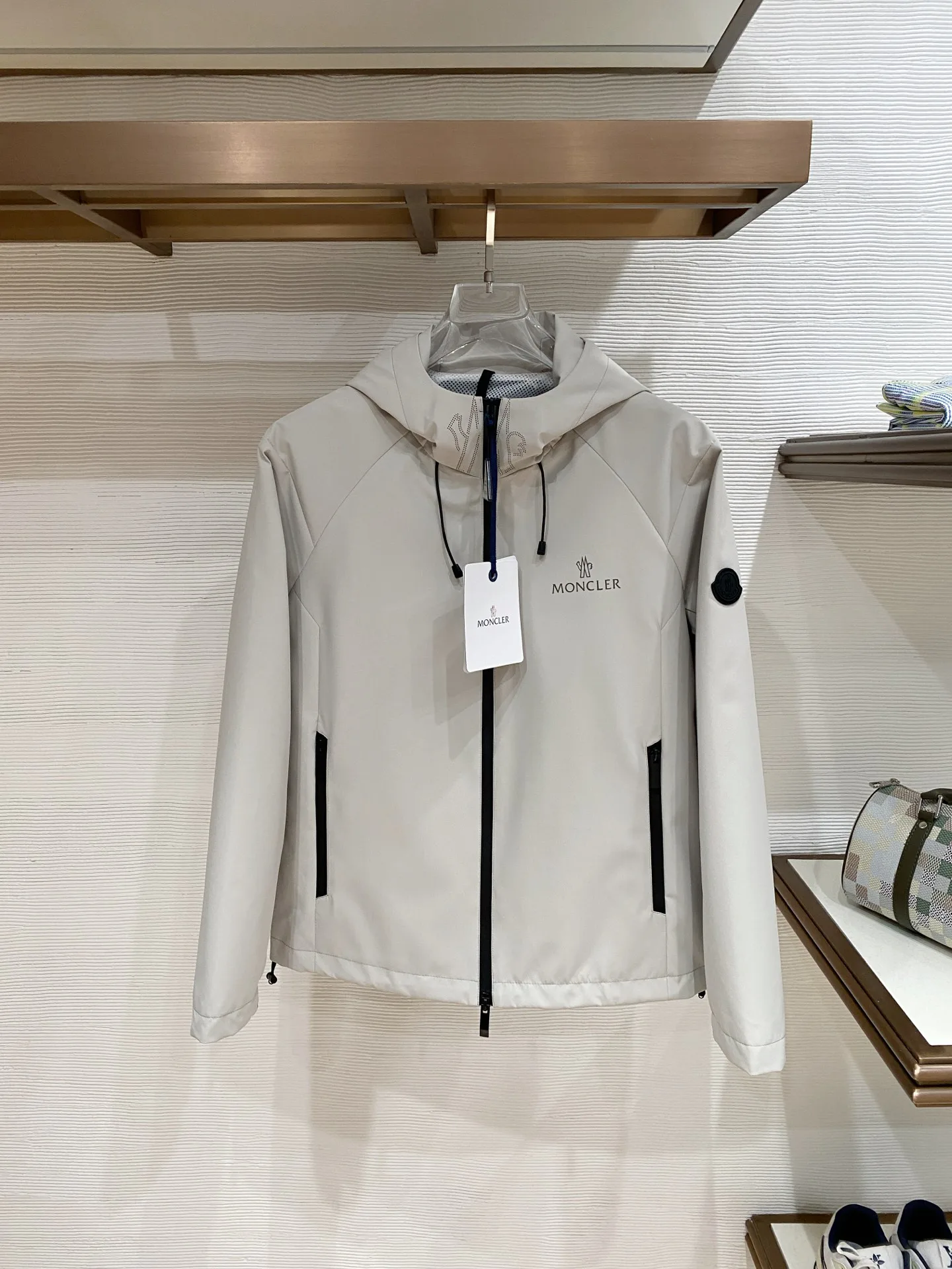 Куртки И Пуховики Мужские Moncler 11392178