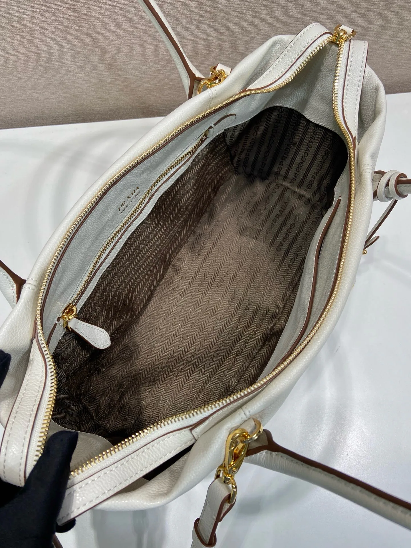 Классические Сумки Женские Prada 16970635