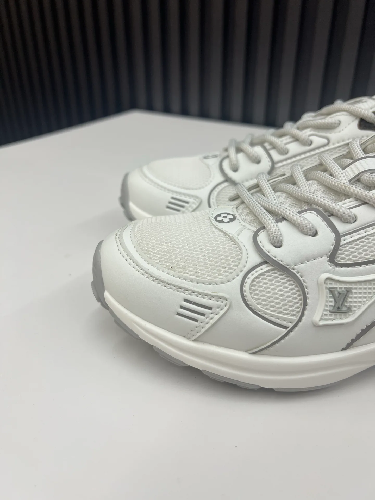 Кроссовки Женские Louis Vuitton 168904