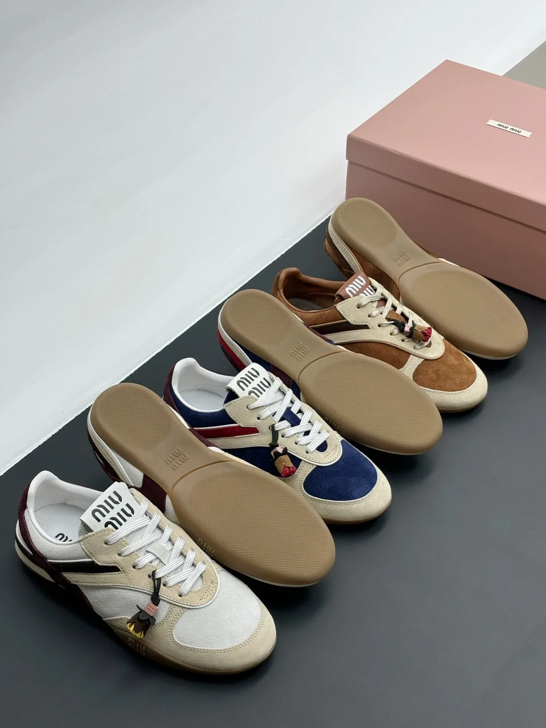 Кроссовки Женские Miu Miu 18006257