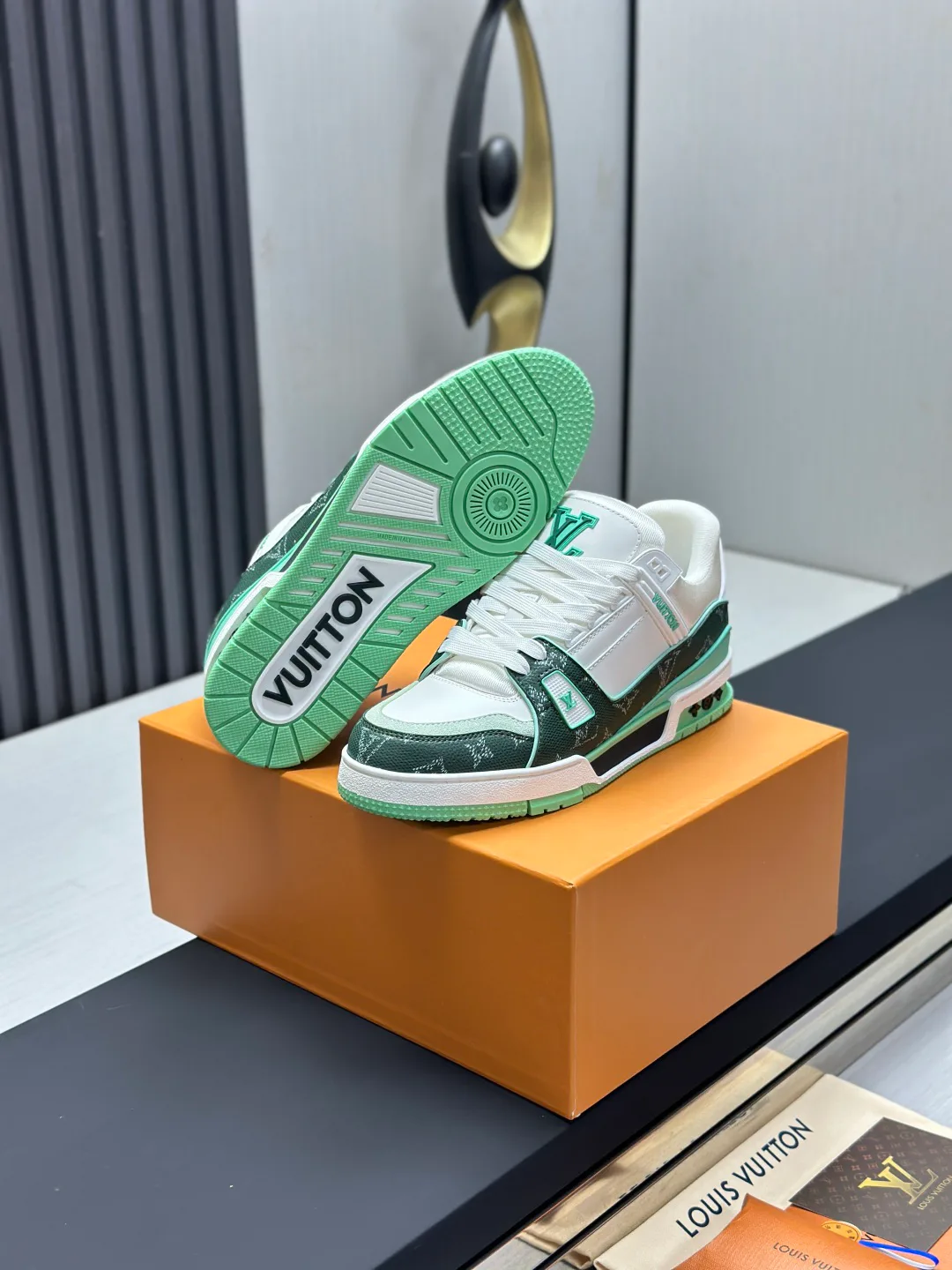 Кроссовки Женские Louis Vuitton 10646382