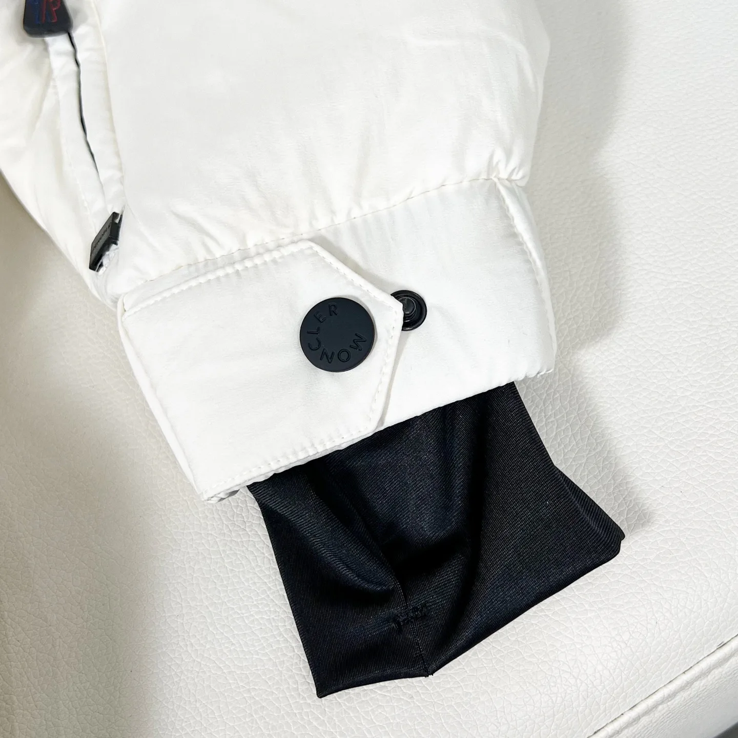 Куртки И Пуховики Женские Moncler 18728950