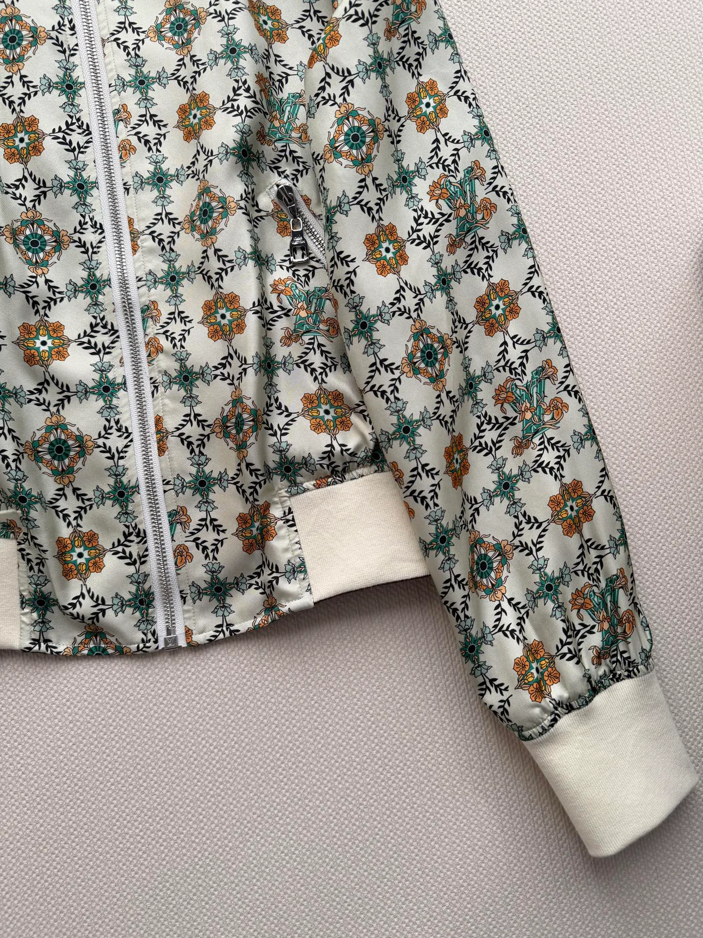 Куртки И Пуховики Женские Louis Vuitton 17307665