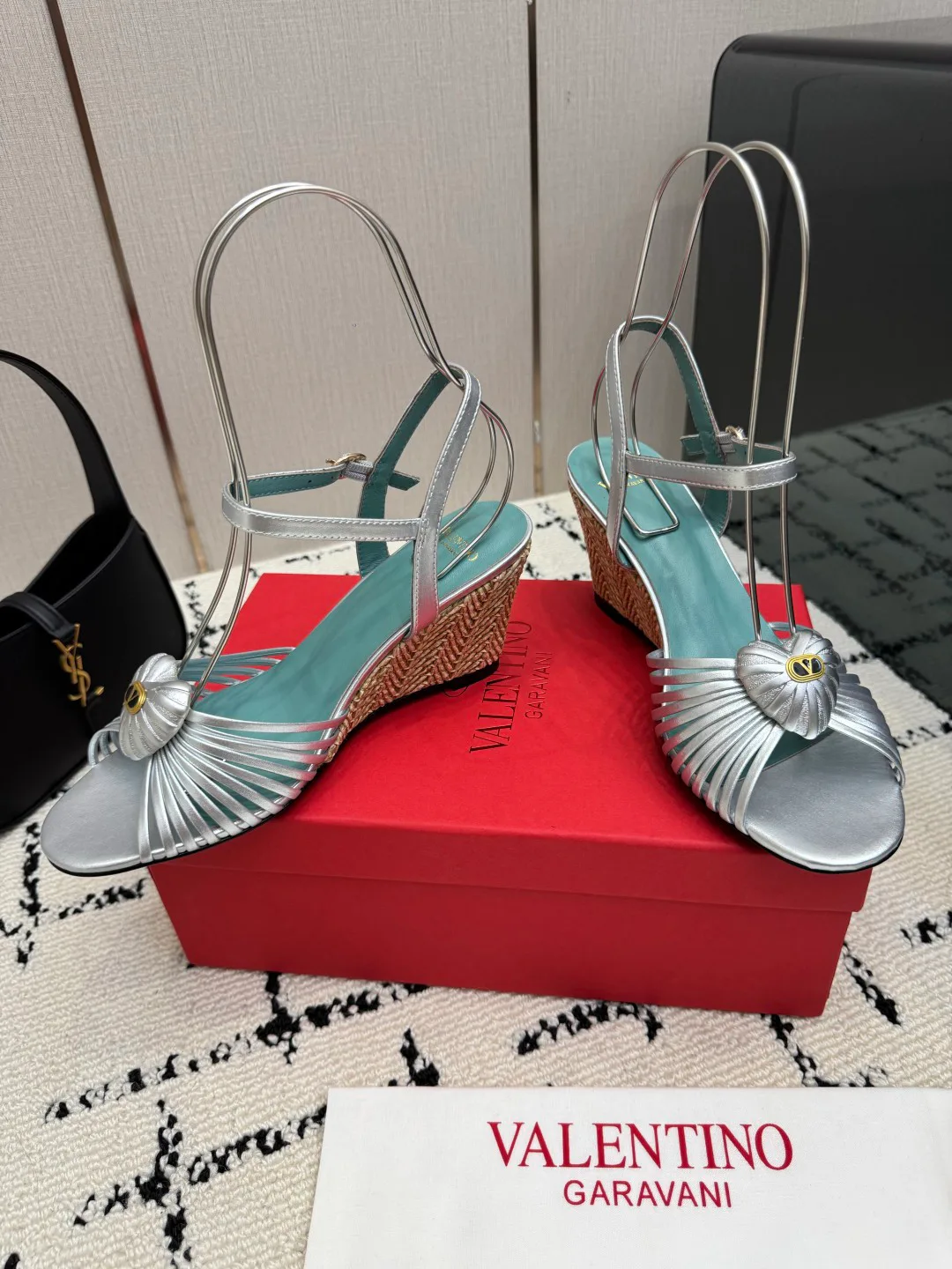 Босоножки Женские Valentino 18048999