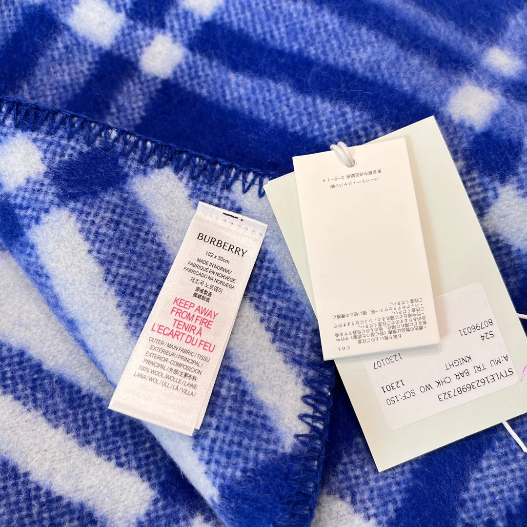 Шарфы Burberry 17945228