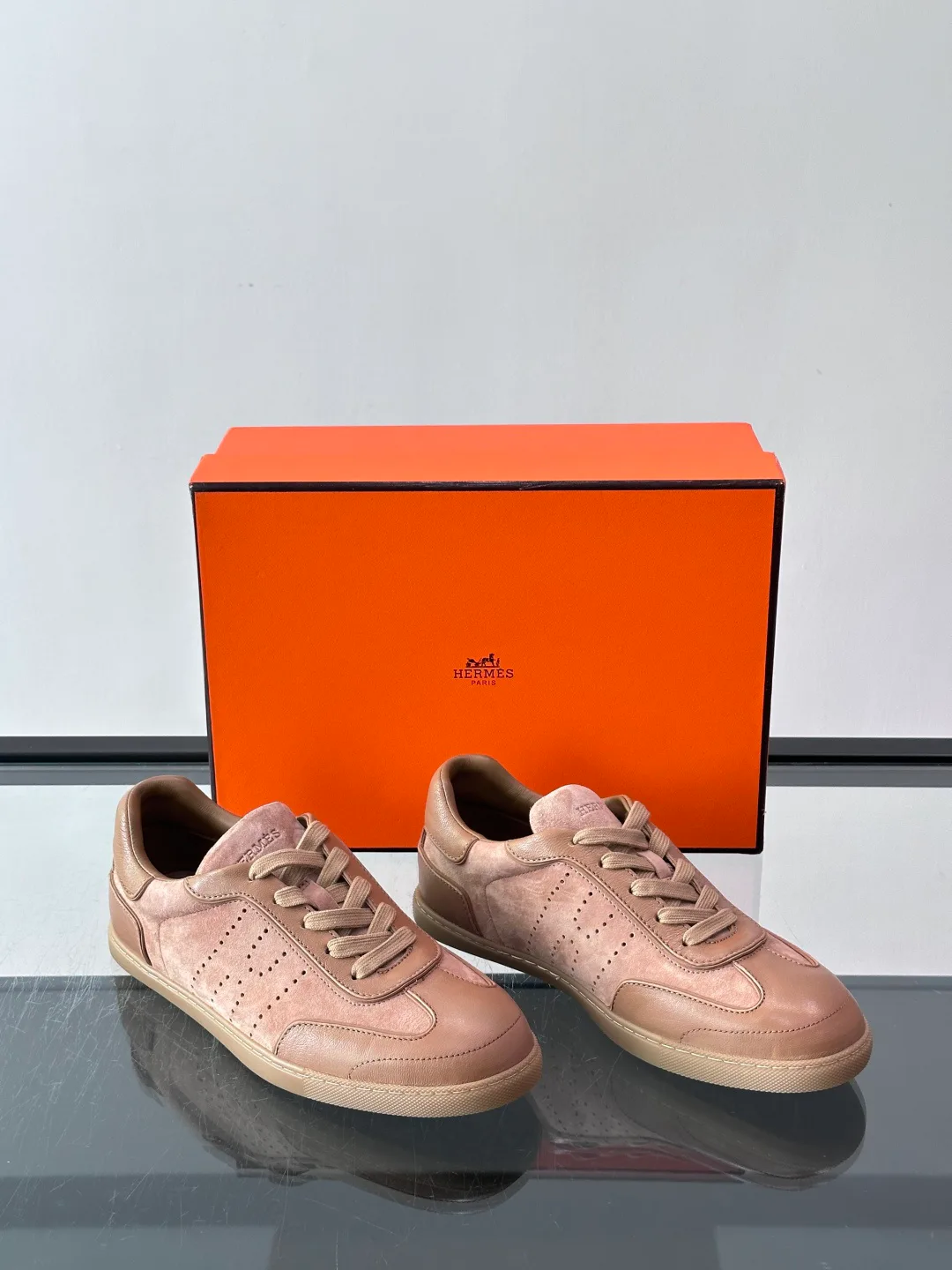 Кроссовки Женские Hermes 18102686