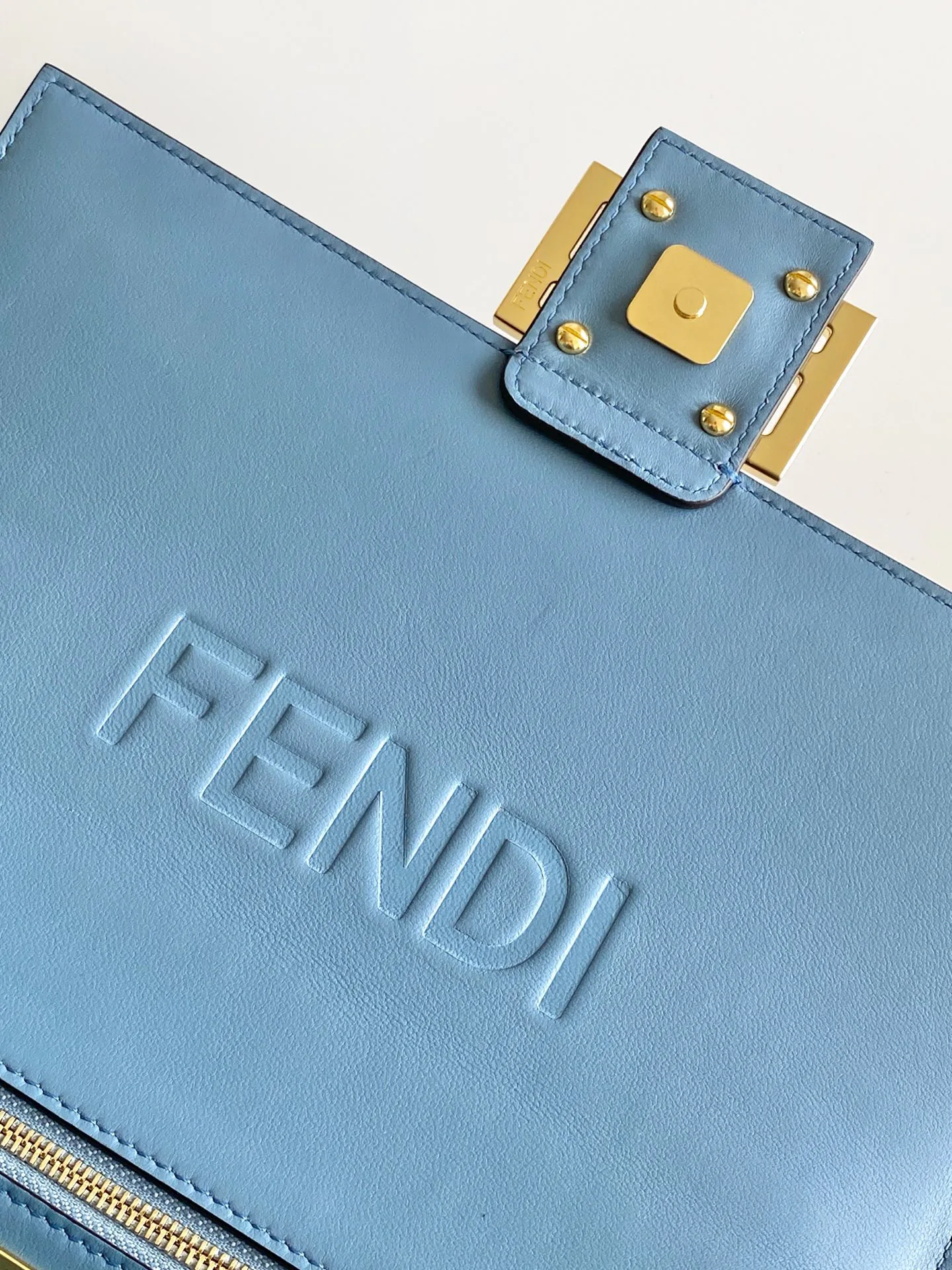 Классические Сумки Женские Fendi 18116182