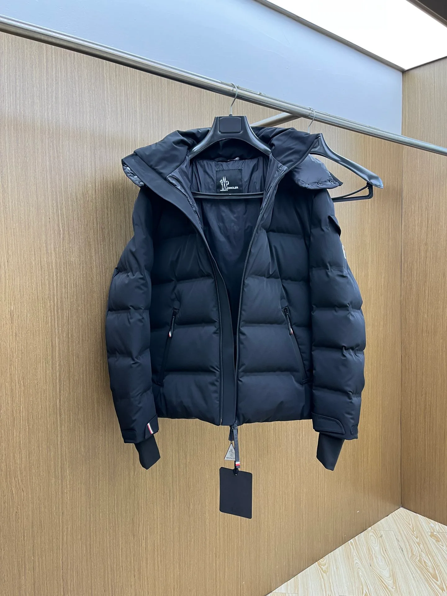 Куртки И Пуховики Мужские Moncler 18194605