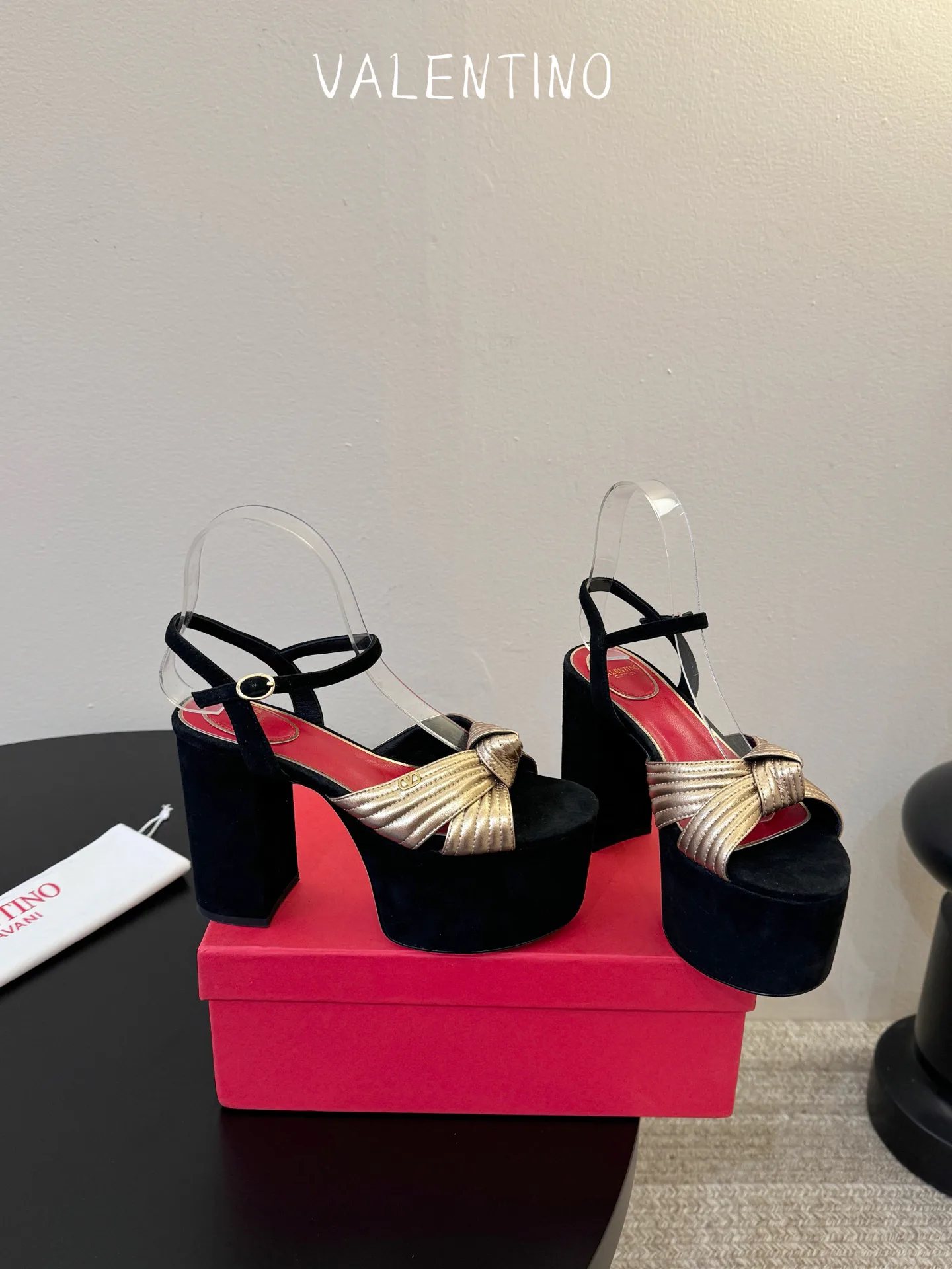 Босоножки Женские Valentino 17396963
