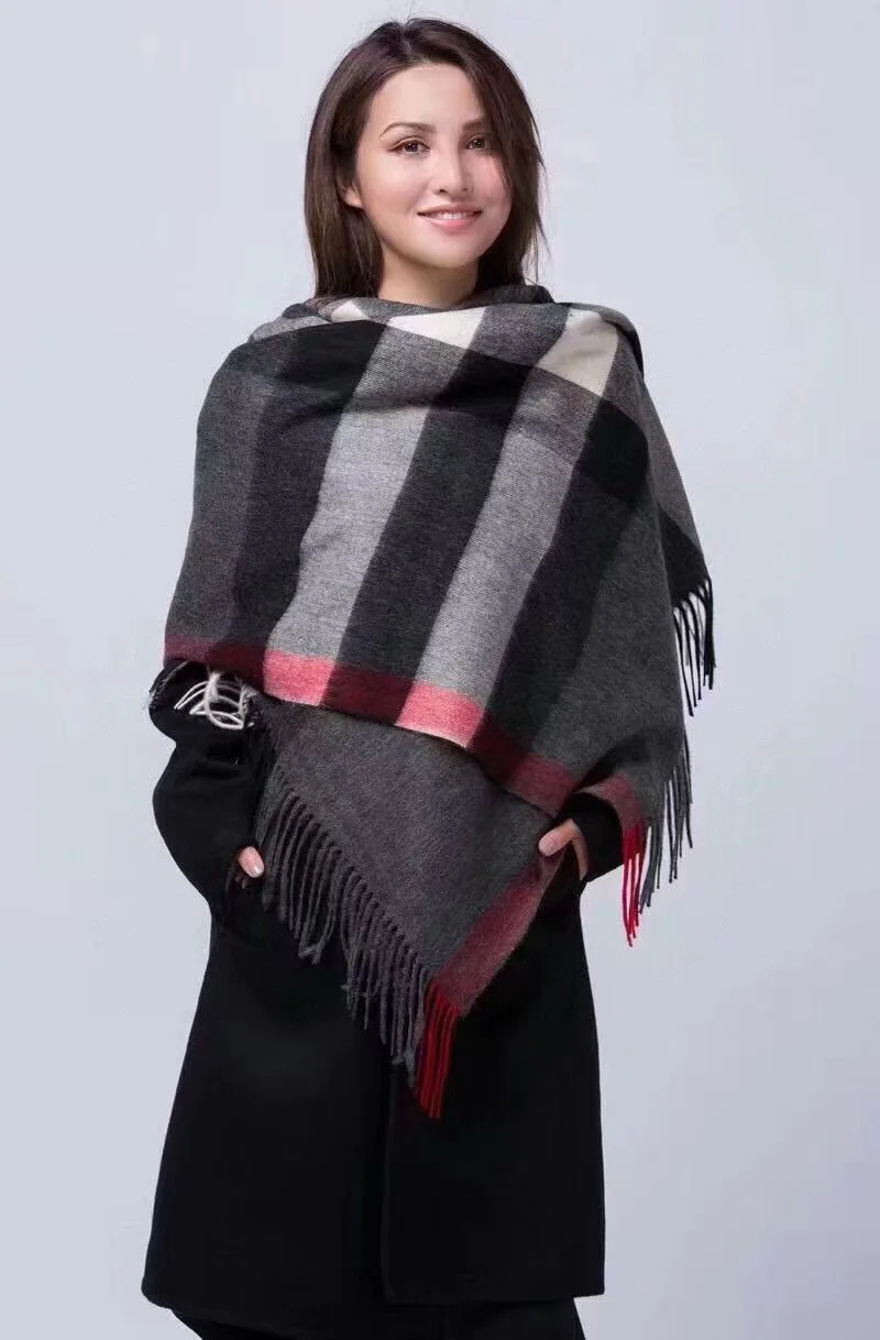 Шарфы Burberry 18675479