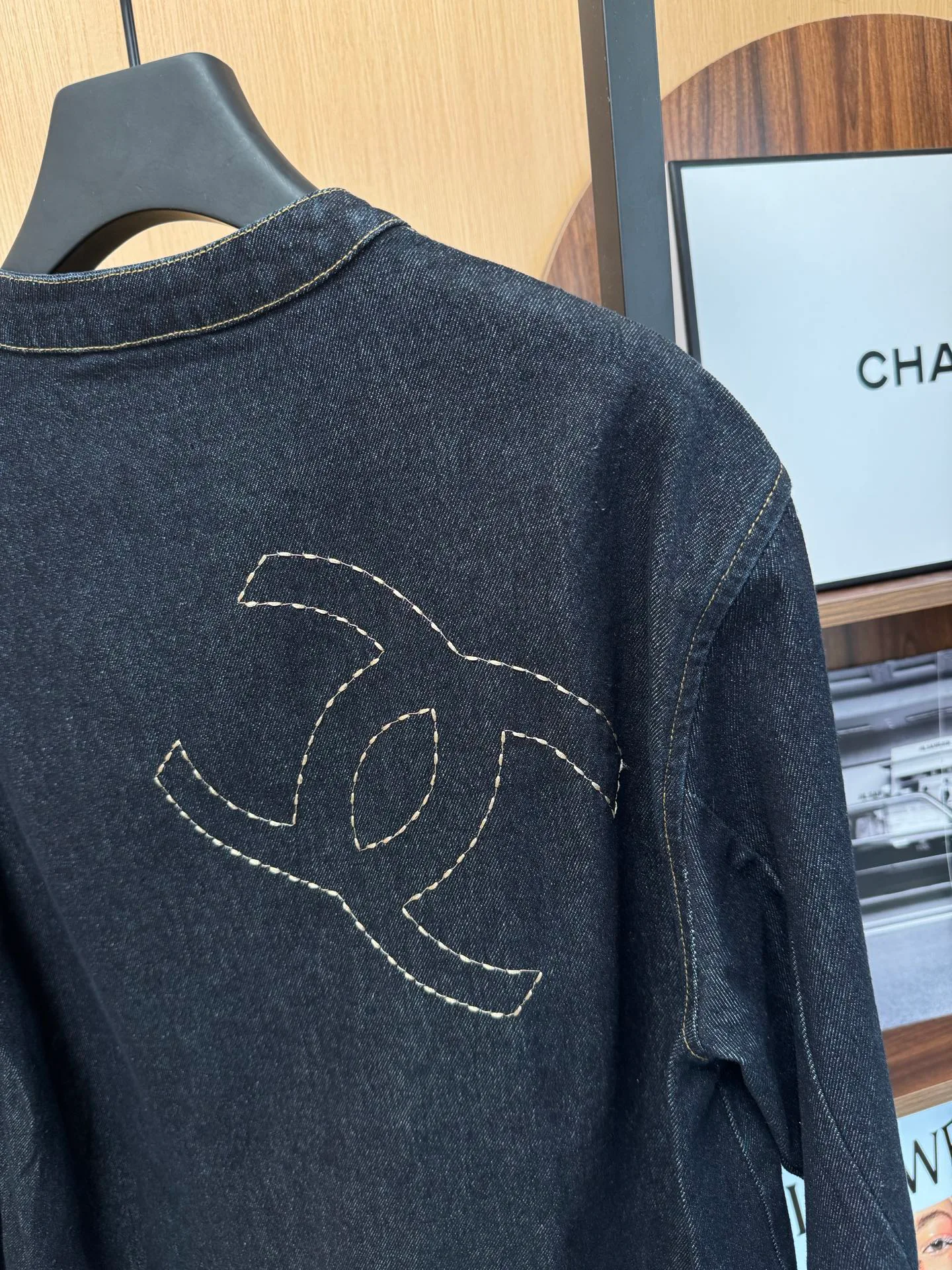 Куртки И Пуховики Женские Chanel 17892395