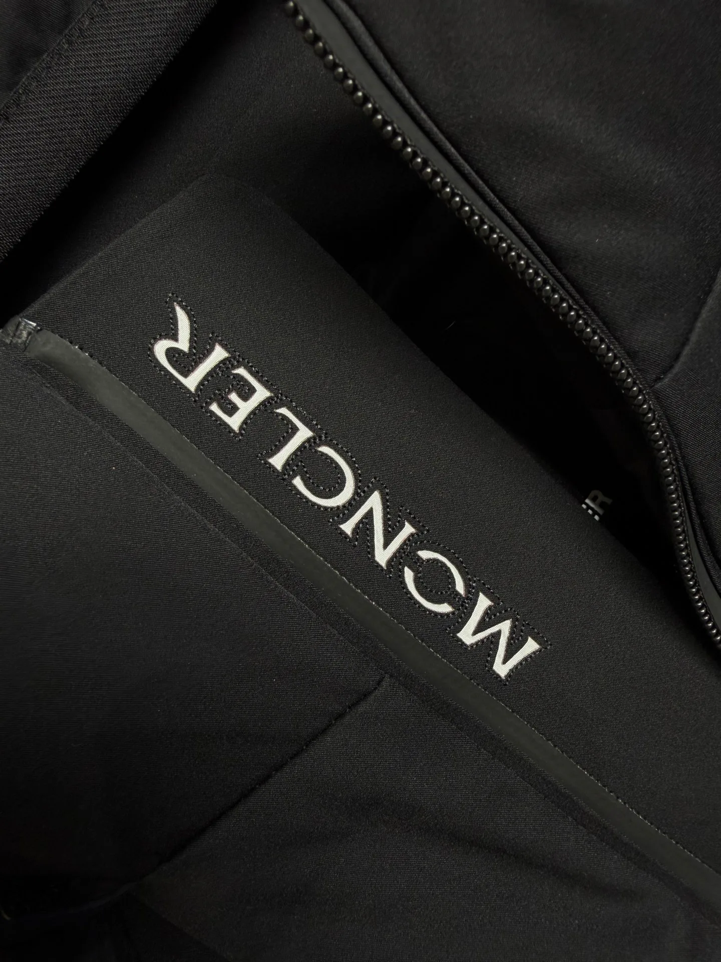Куртки И Пуховики Мужские Moncler 17925011