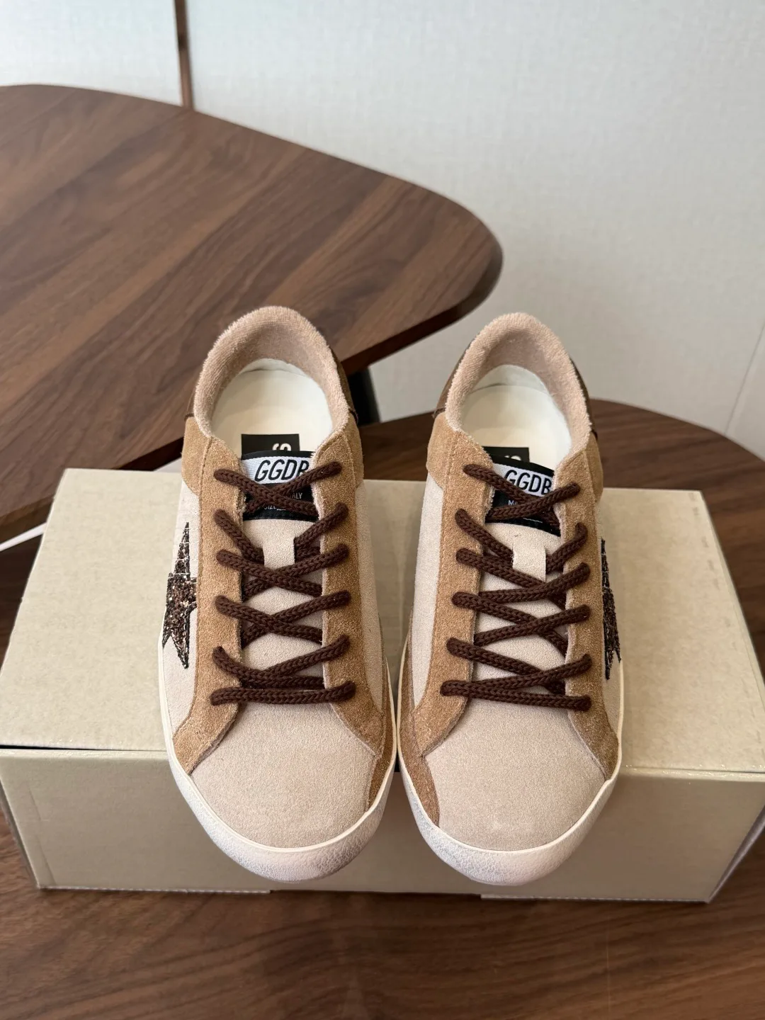 Кроссовки Женские Golden Goose 18146573
