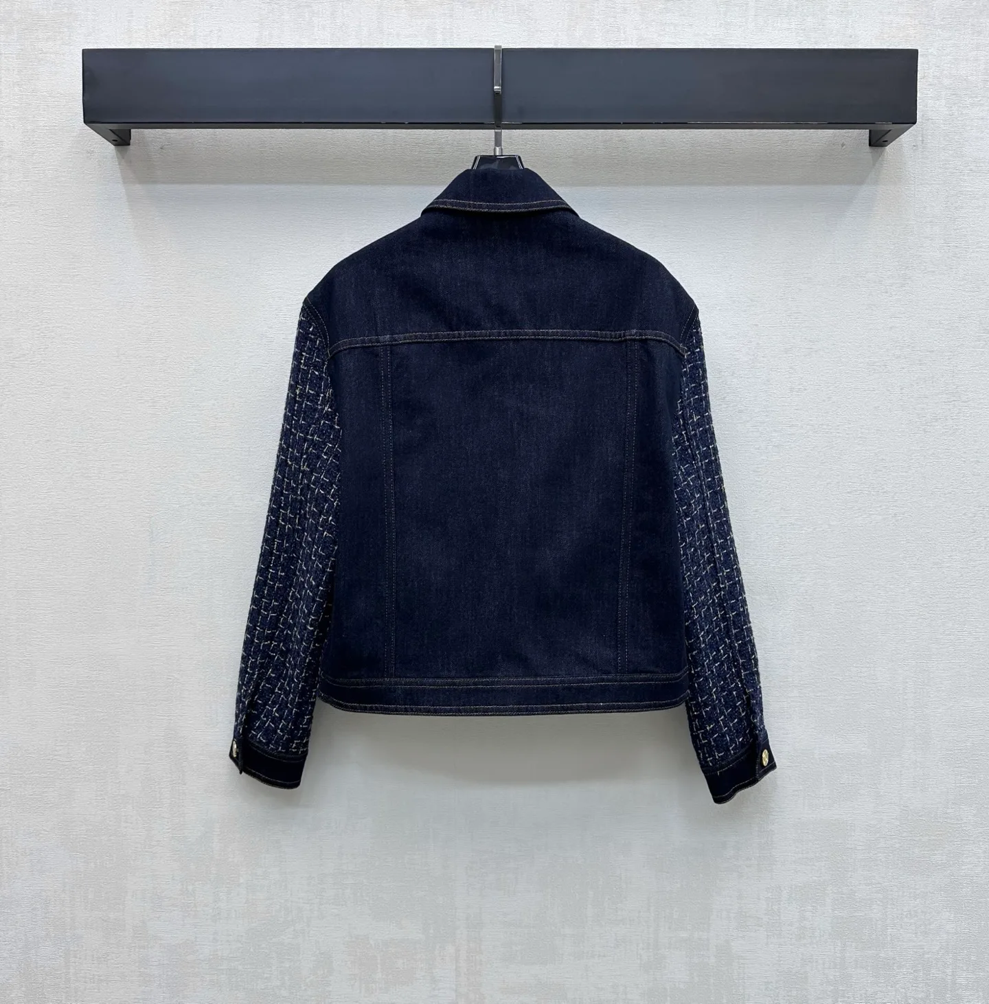 Куртки И Пуховики Женские Chanel 19669635