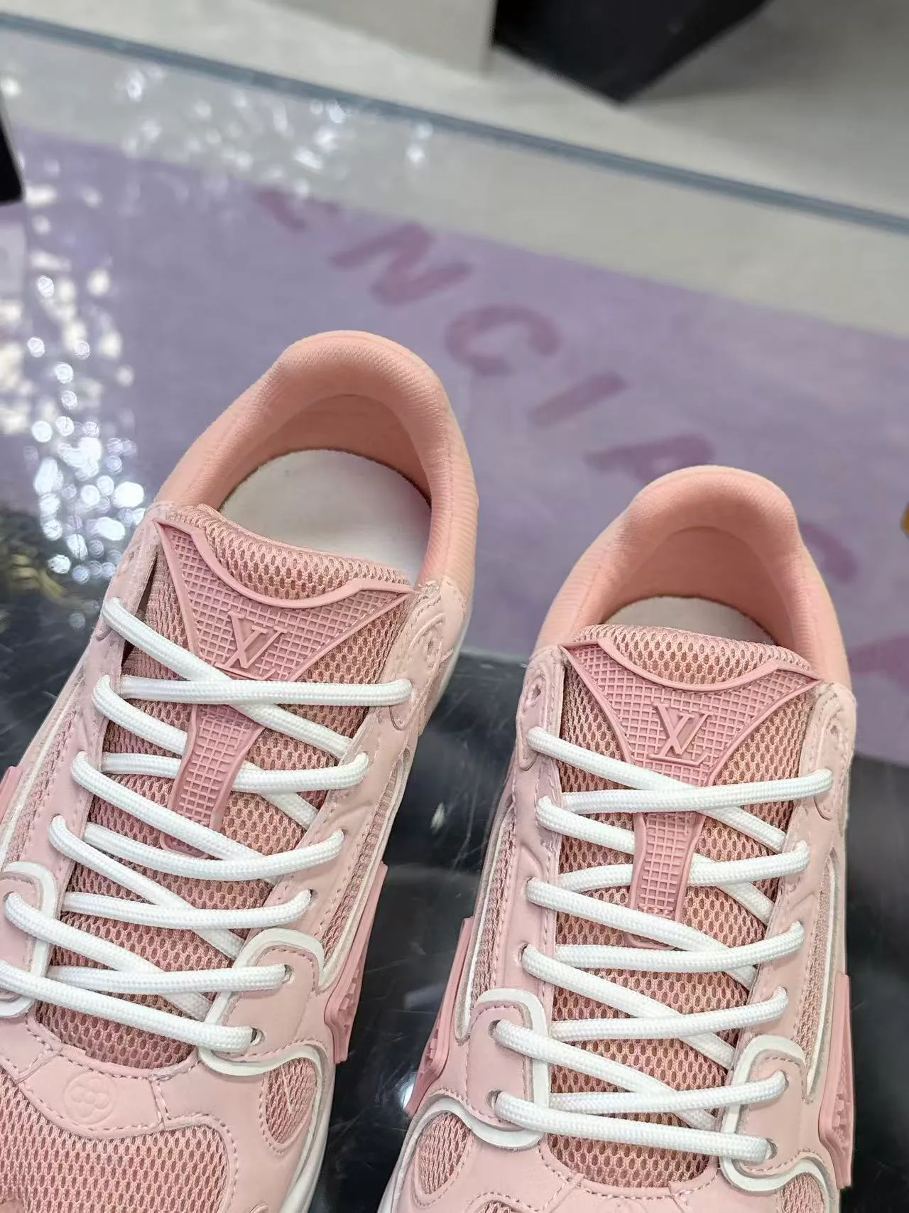 Кроссовки Женские Louis Vuitton 17530425