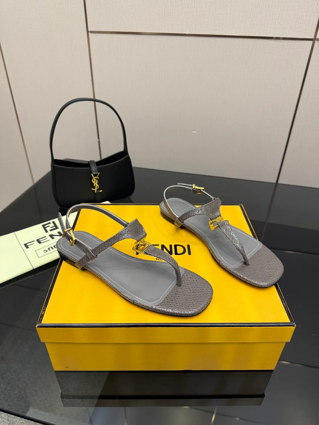 Сандалии Женские Fendi 5052110