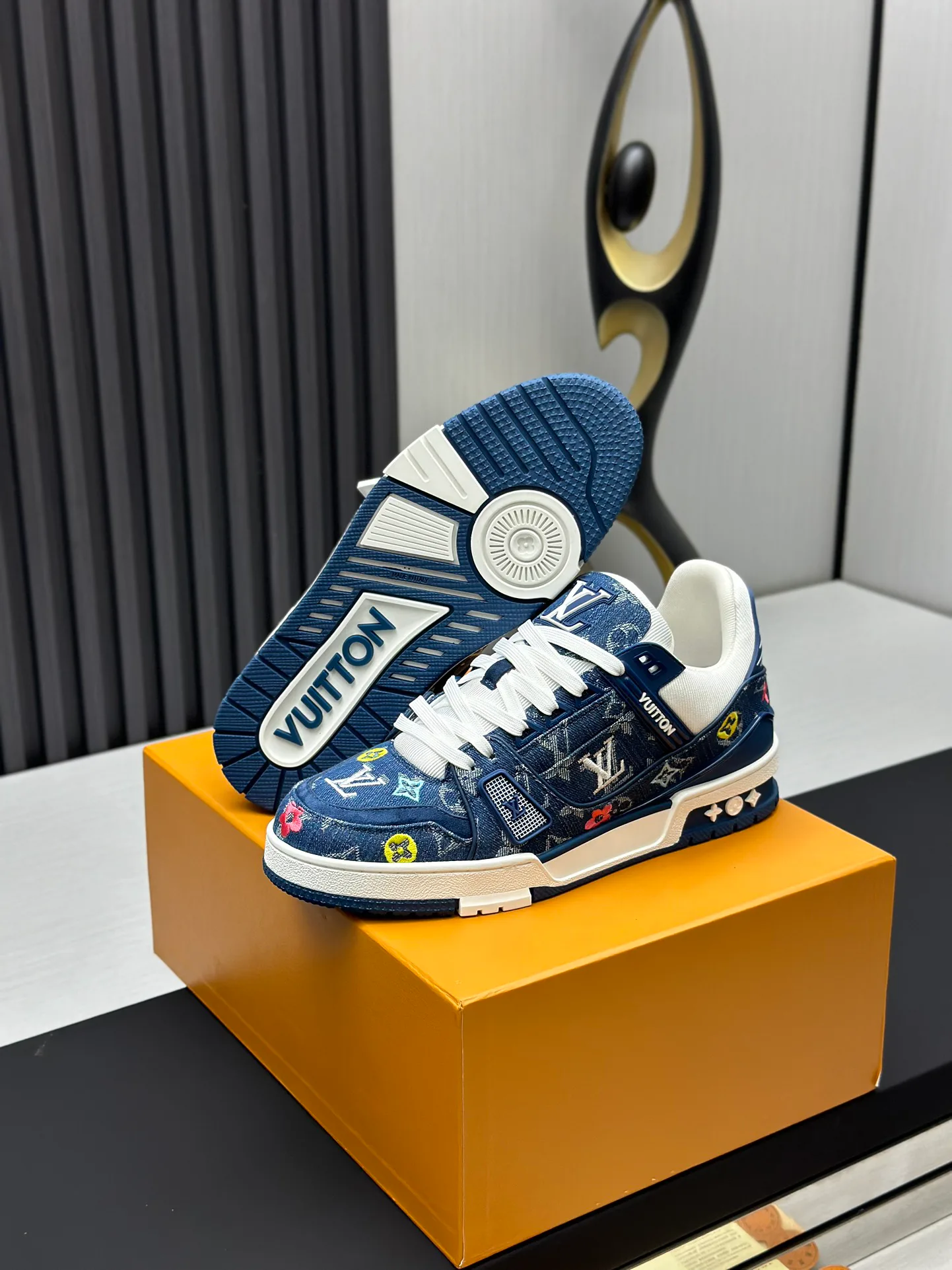 Кроссовки Женские Louis Vuitton 18743926