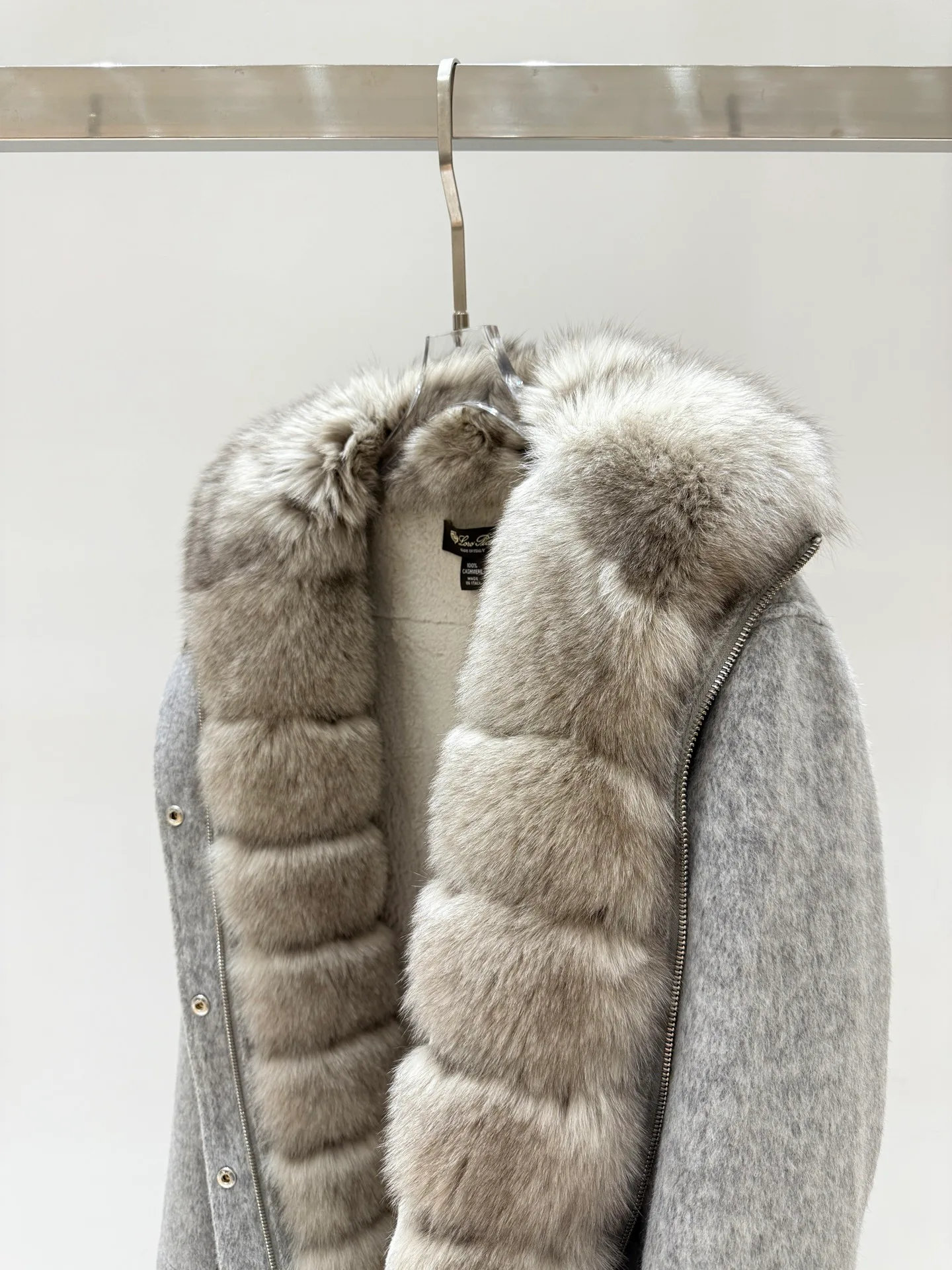 Куртки И Пуховики Женские Loro Piana 18699814